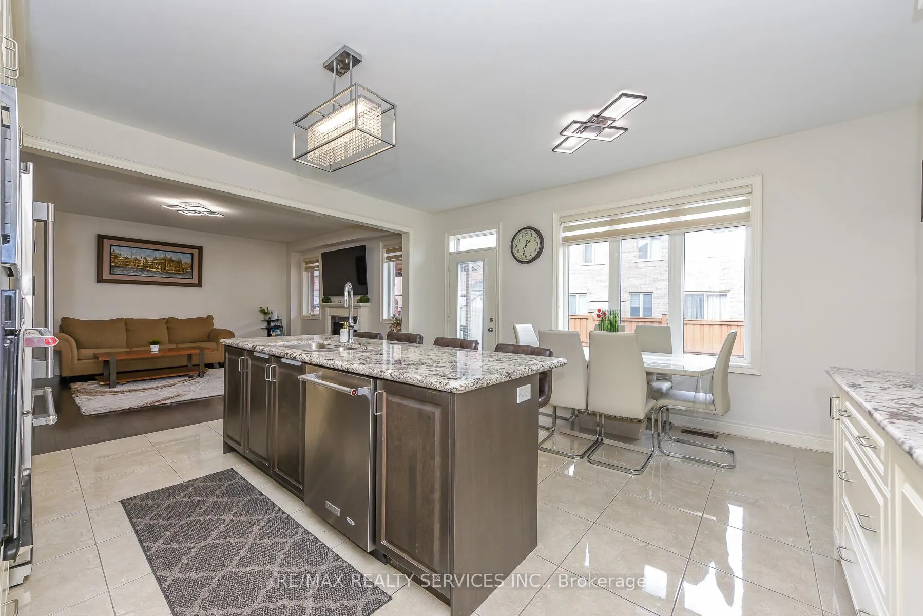 Photo 15 of 567 Dougall Avenue E, Caledon, Rural Caledon — HOMEH