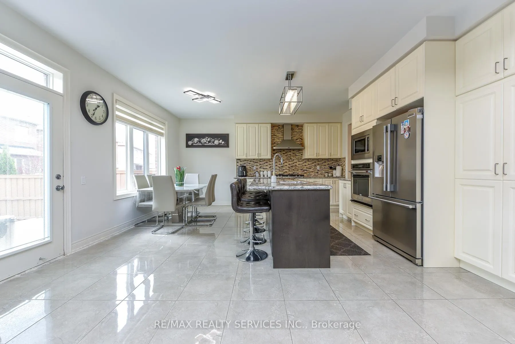Photo 17 of 567 Dougall Avenue E, Caledon, Rural Caledon — HOMEH