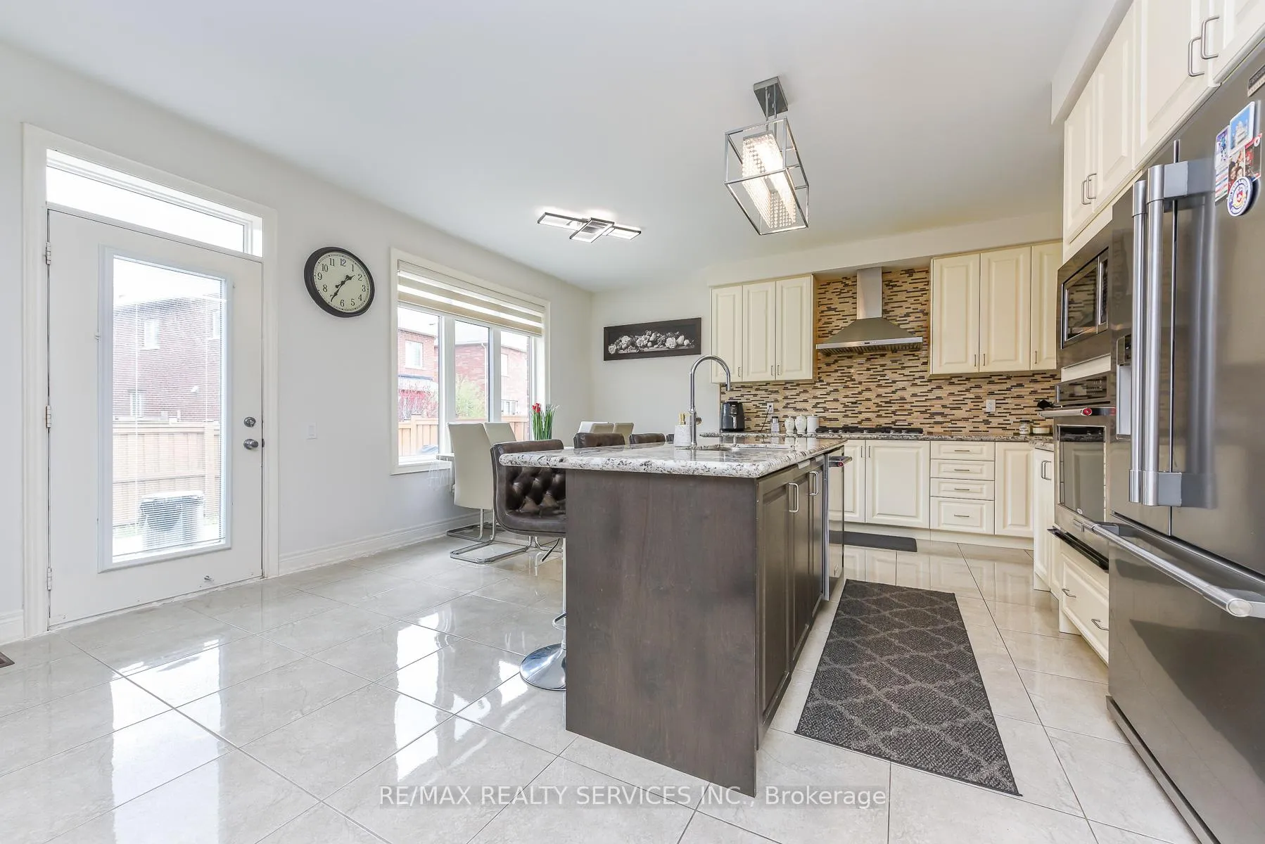 Photo 18 of 567 Dougall Avenue E, Caledon, Rural Caledon — HOMEH