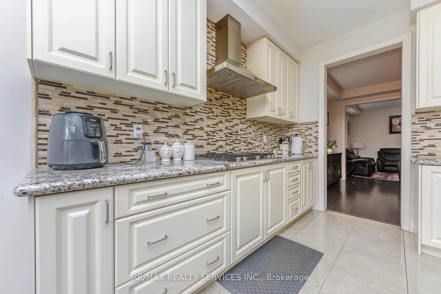 Photo 20 of 567 Dougall Avenue E, Caledon, Rural Caledon — HOMEH