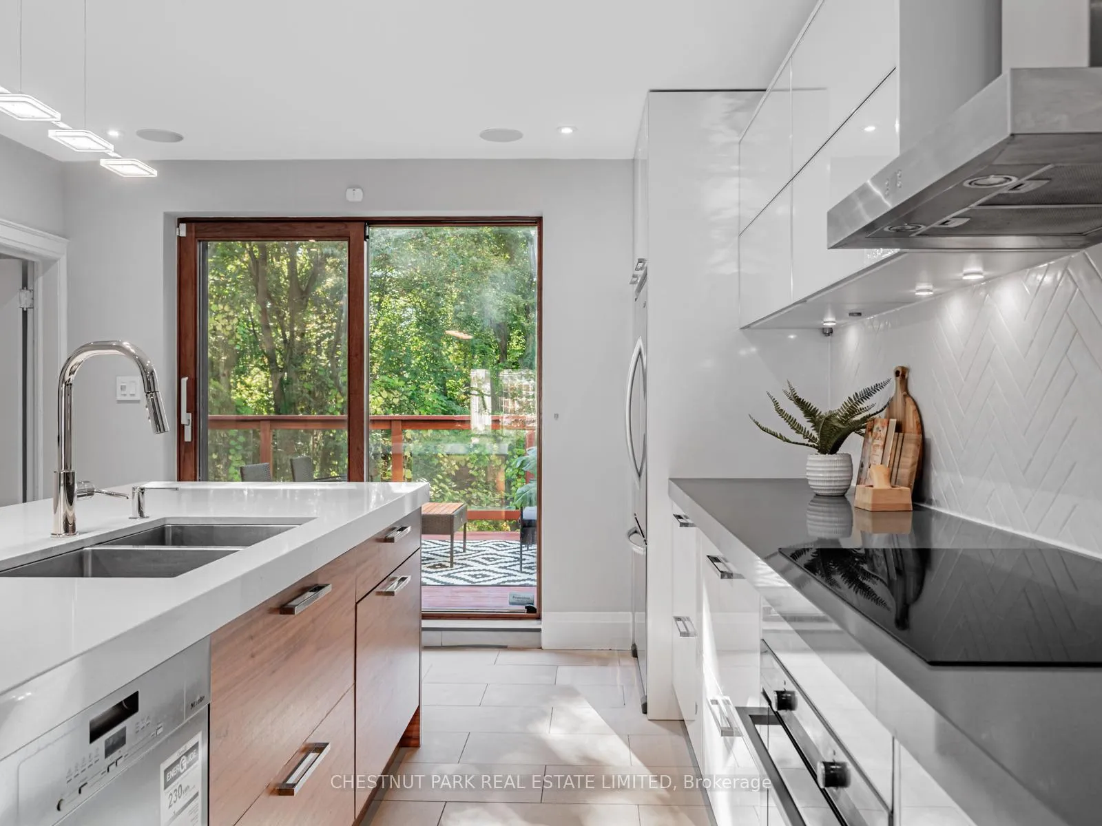 Photo 22 of 21 Cortleigh Boulevard, Toronto, Lawrence Park South — HOMEH