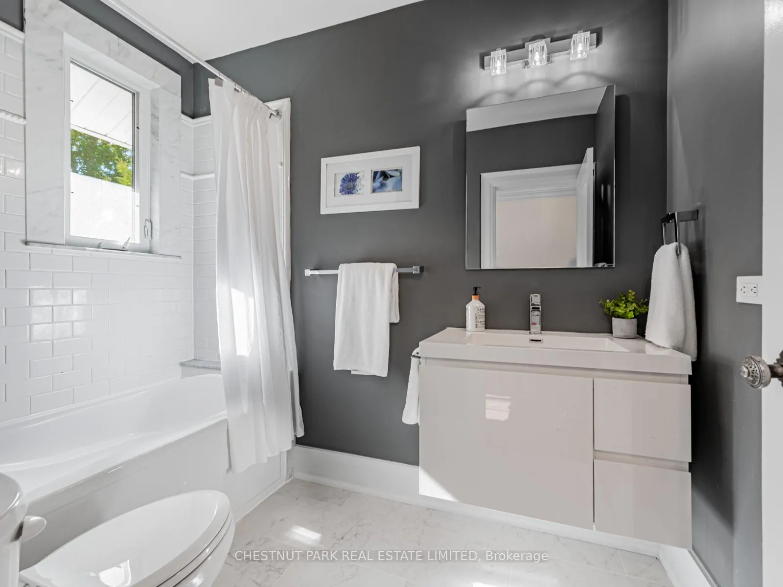 Photo 35 of 21 Cortleigh Boulevard, Toronto, Lawrence Park South — HOMEH