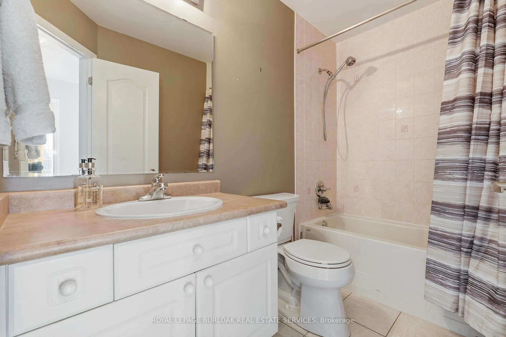 Photo 8 of 2285 Colbeck Street, Oakville, Westmount — HOMEH