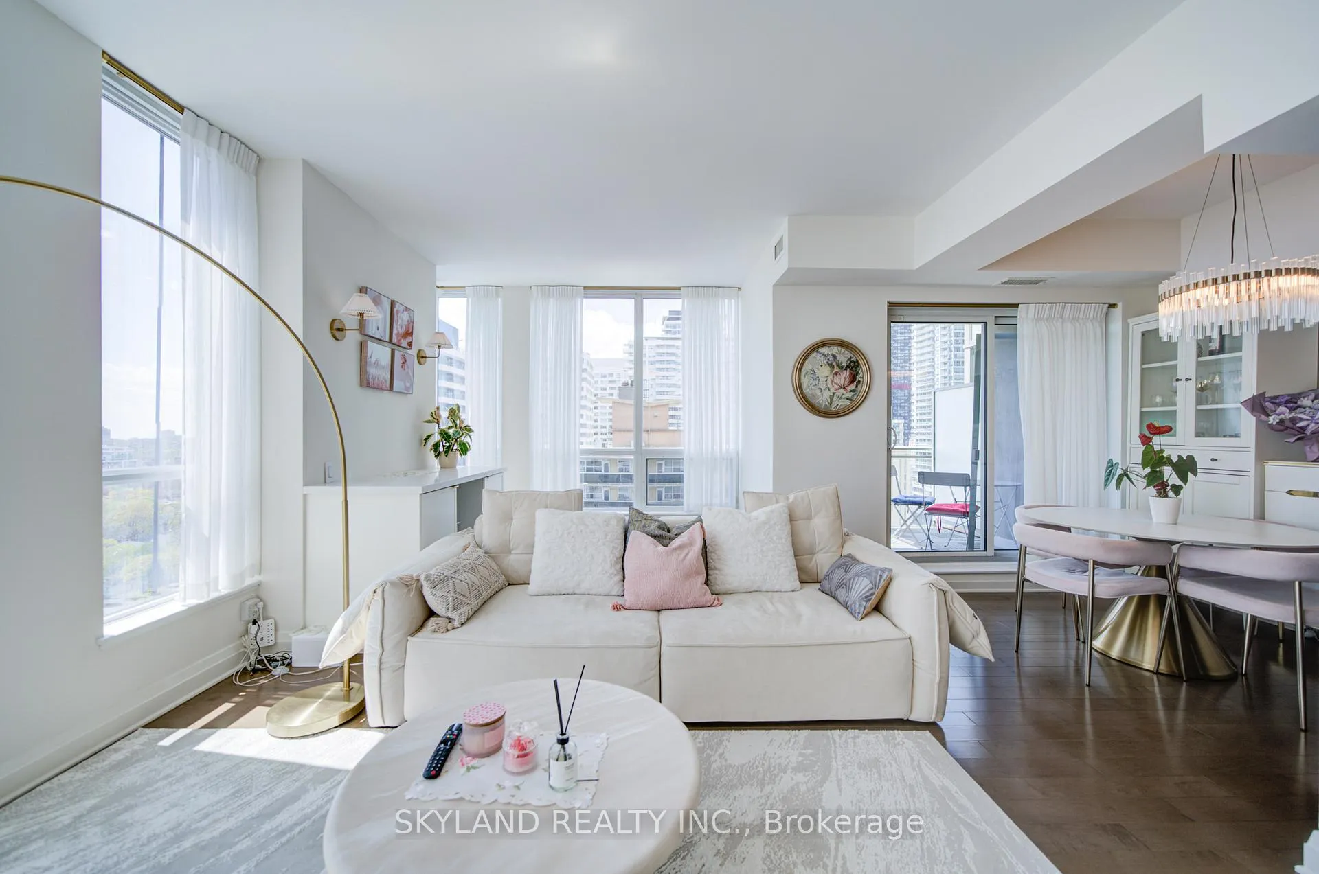 Photo 2 of Unit 1507, 83 Redpath Avenue, Toronto, Mount Pleasant West — HOMEH