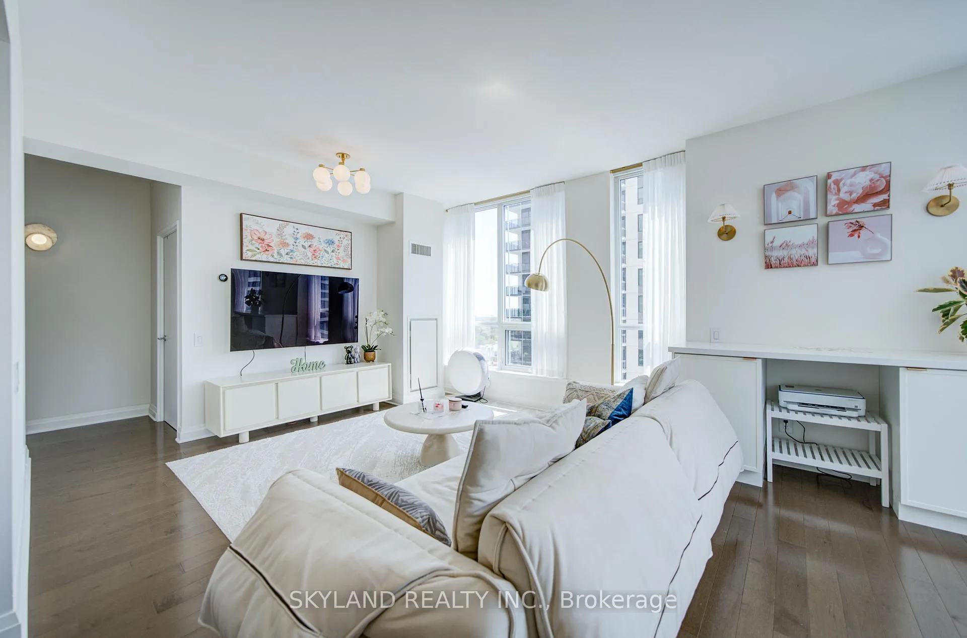 Photo 3 of Unit 1507, 83 Redpath Avenue, Toronto, Mount Pleasant West — HOMEH
