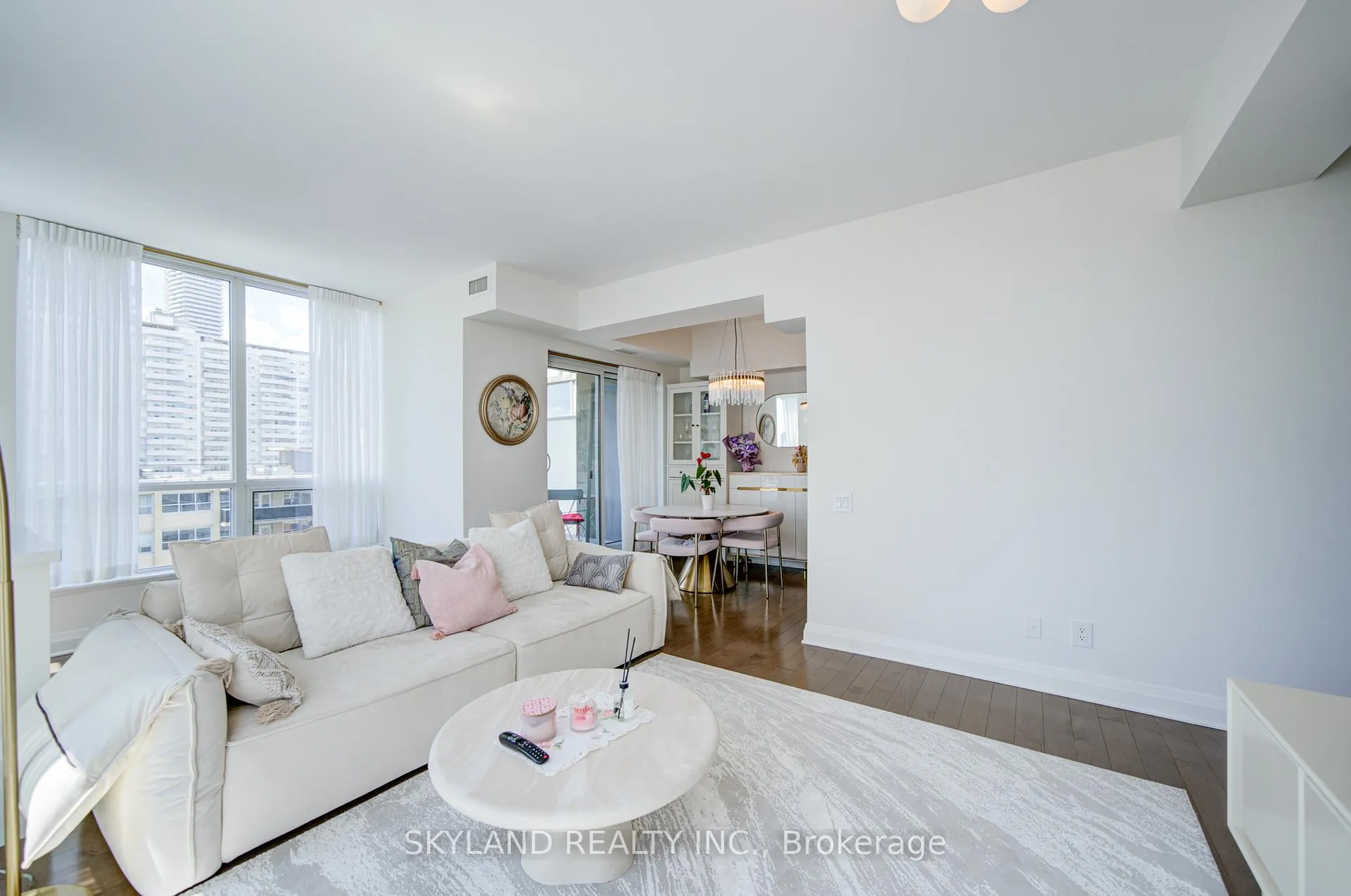 Photo 4 of Unit 1507, 83 Redpath Avenue, Toronto, Mount Pleasant West — HOMEH