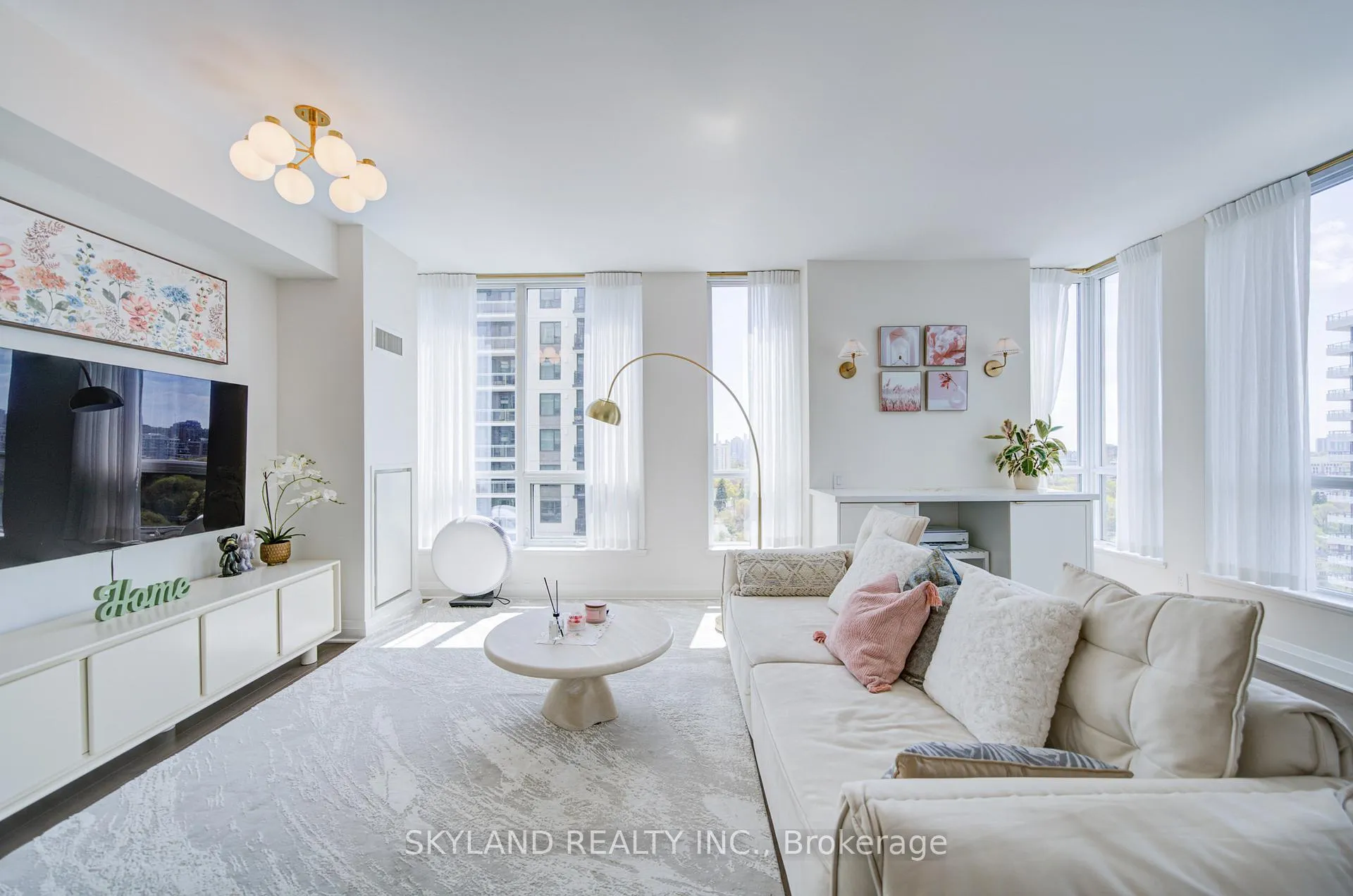 Photo 5 of Unit 1507, 83 Redpath Avenue, Toronto, Mount Pleasant West — HOMEH