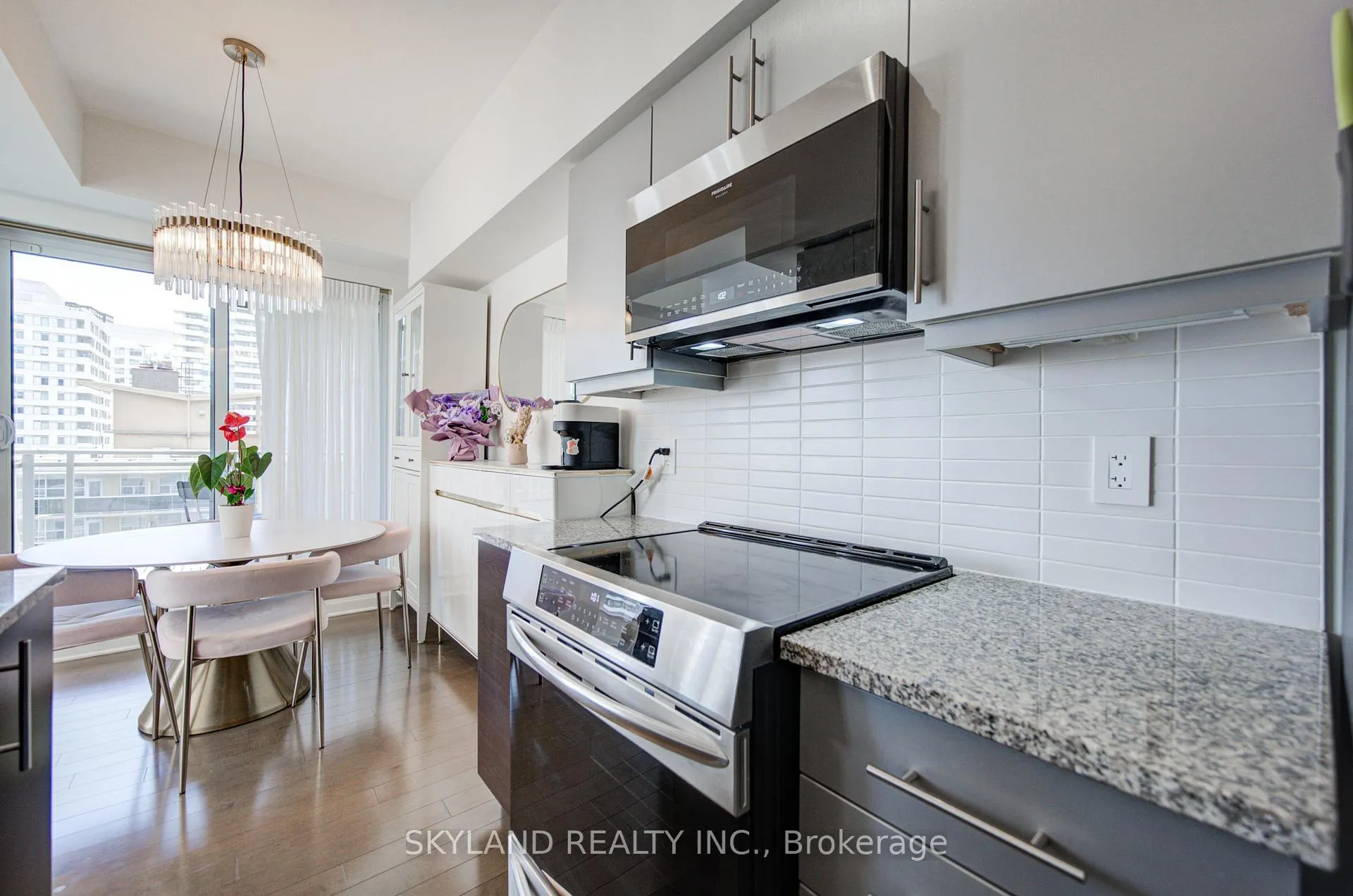 Photo 9 of Unit 1507, 83 Redpath Avenue, Toronto, Mount Pleasant West — HOMEH