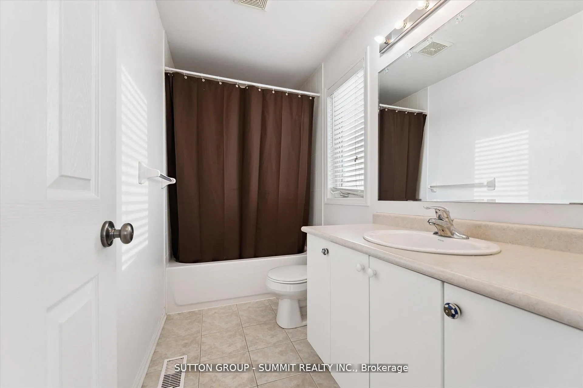 Photo 13 of Unit 4, 71 Garth Massey Drive, Cambridge, Fiddlesticks — HOMEH