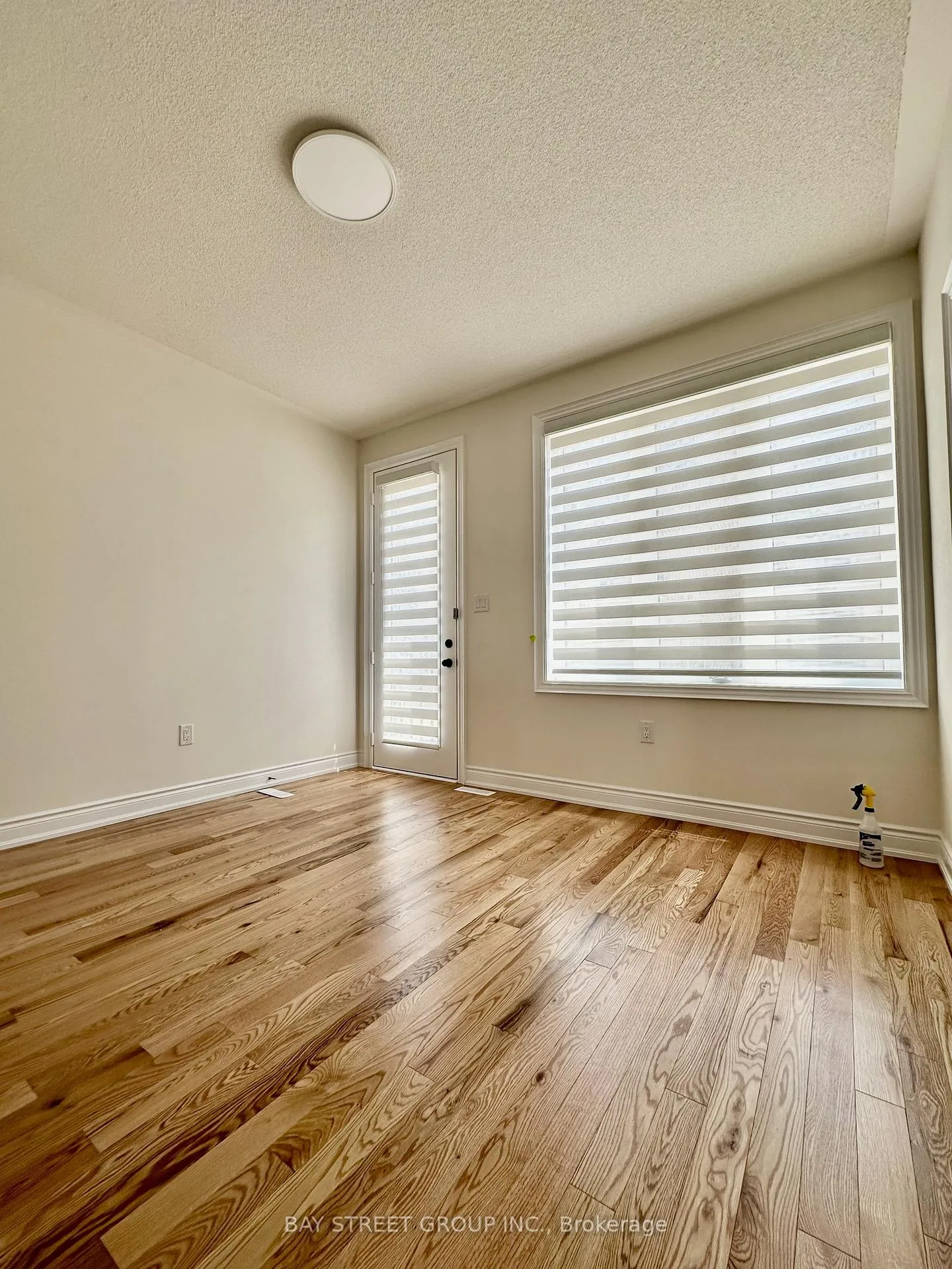 Photo 2 of 206 Tennant Circle, Vaughan, Vellore Village — HOMEH