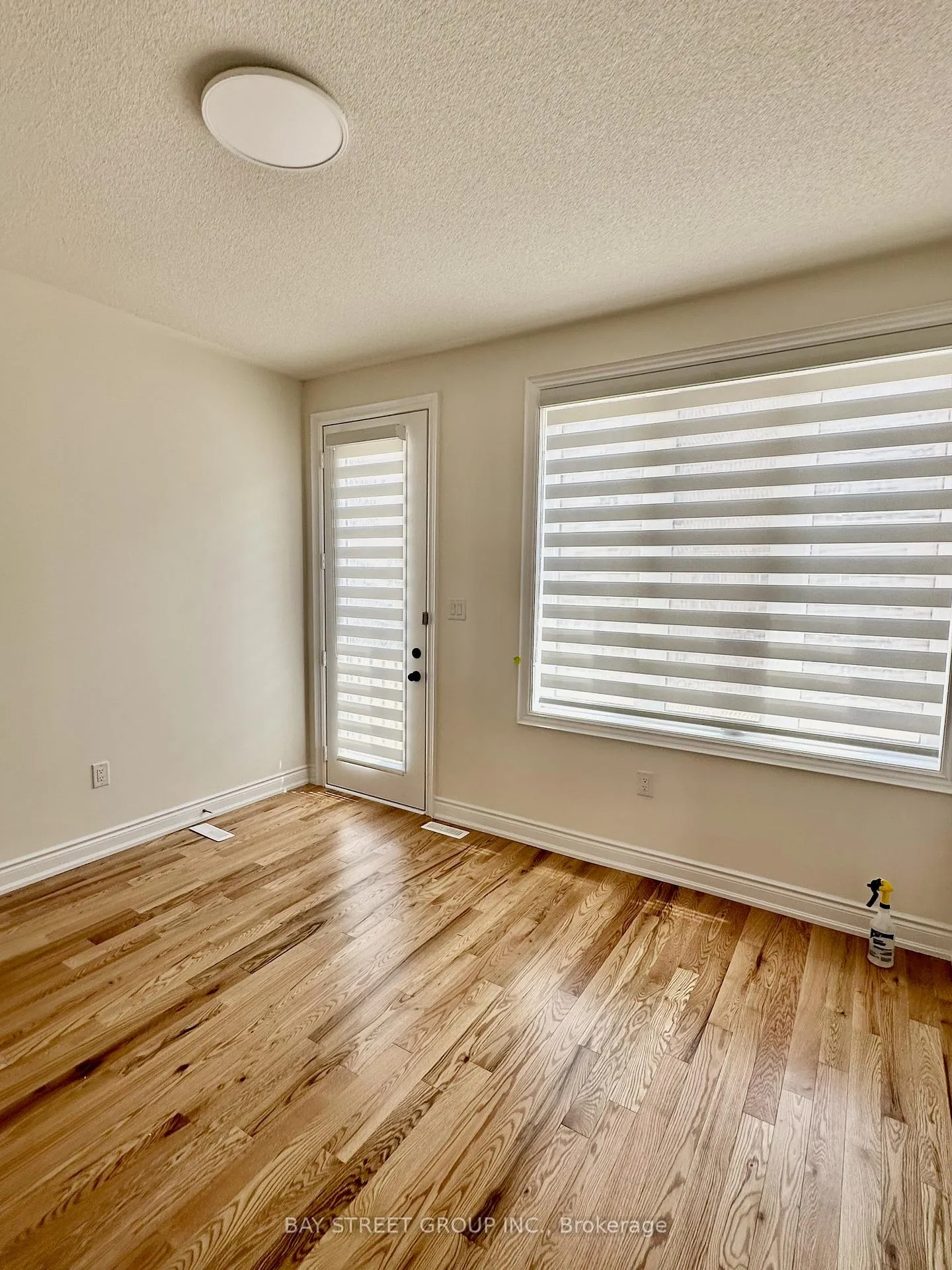 Photo 3 of 206 Tennant Circle, Vaughan, Vellore Village — HOMEH