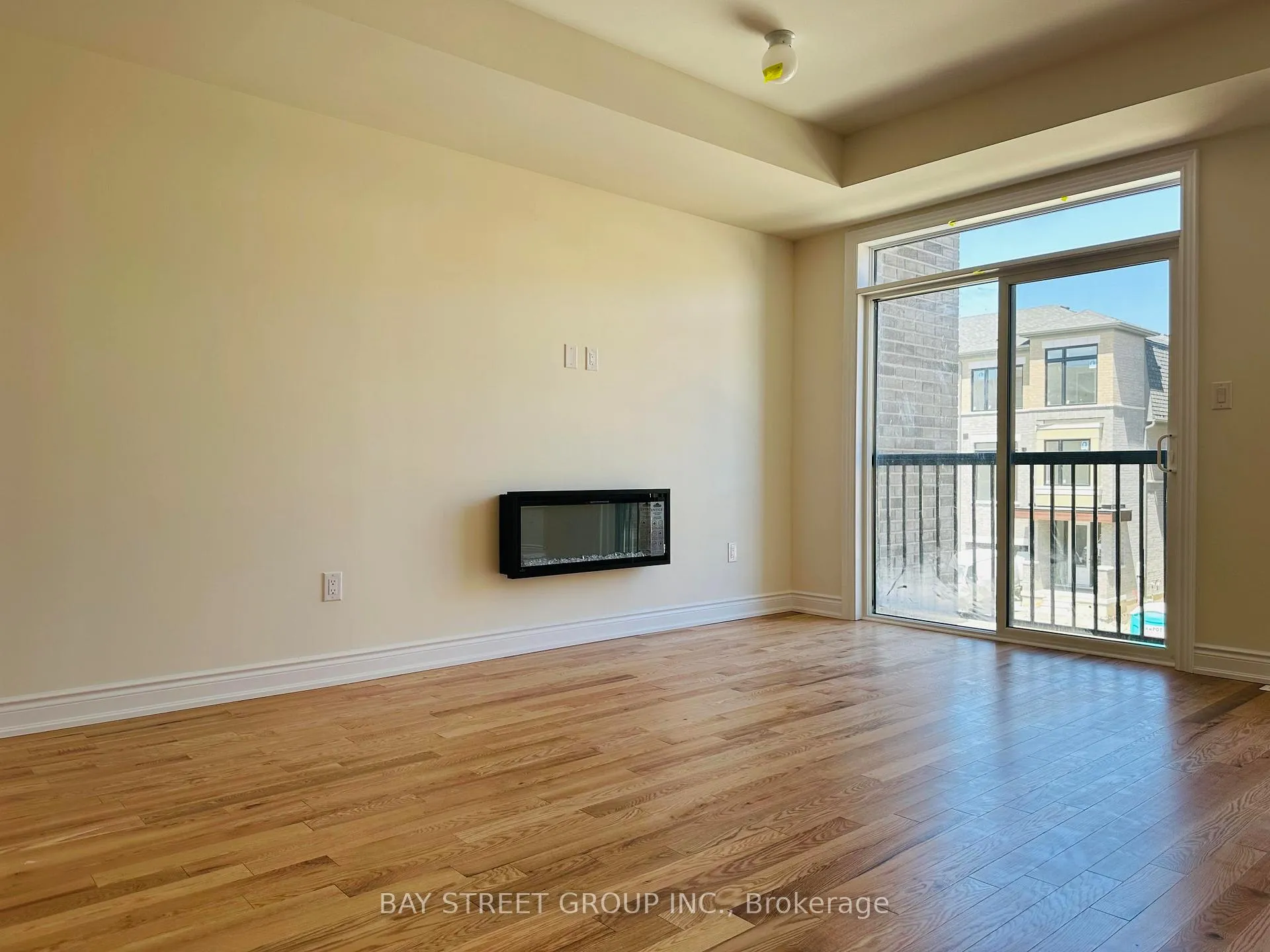 Photo 6 of 206 Tennant Circle, Vaughan, Vellore Village — HOMEH