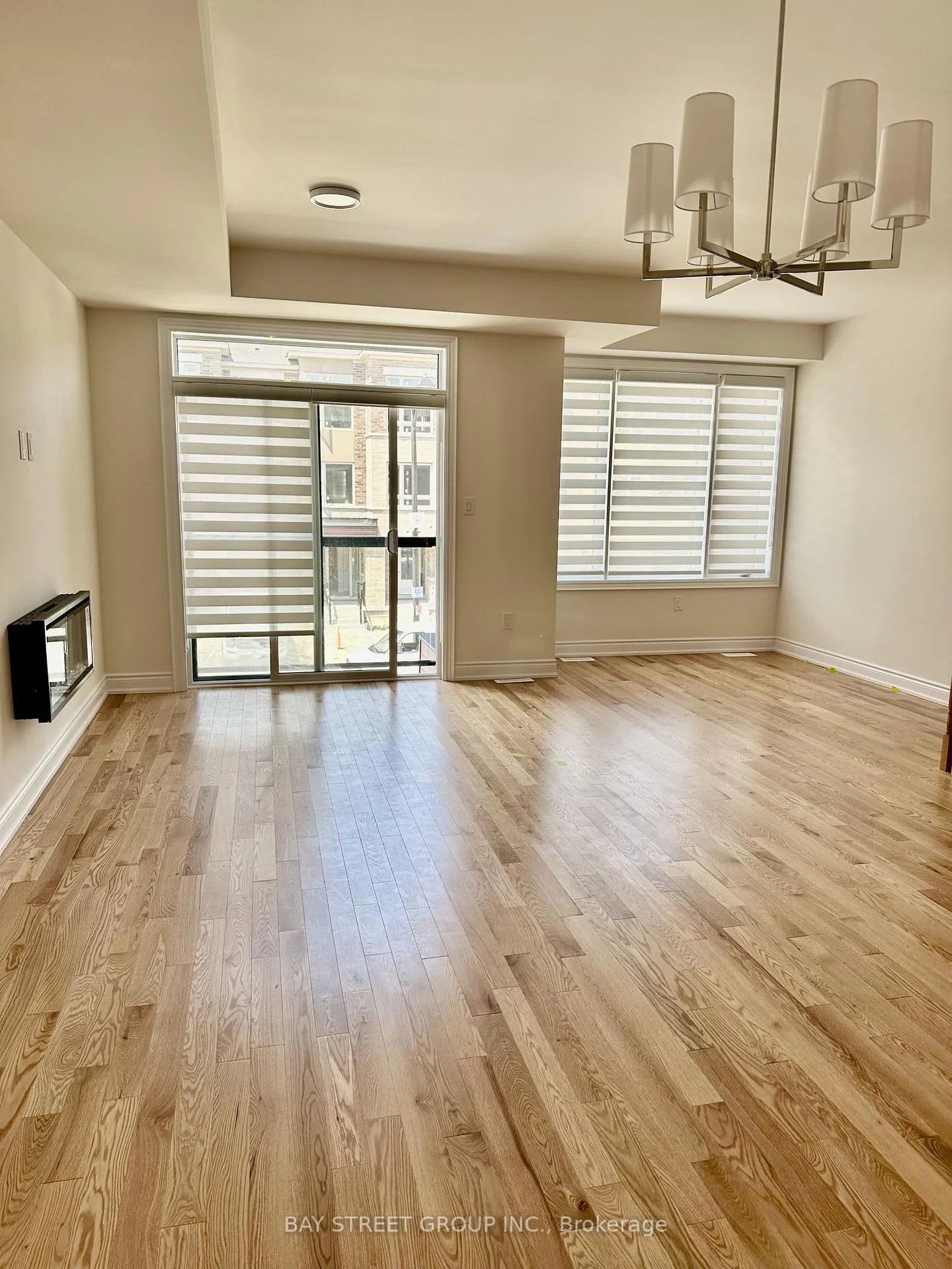 Photo 8 of 206 Tennant Circle, Vaughan, Vellore Village — HOMEH