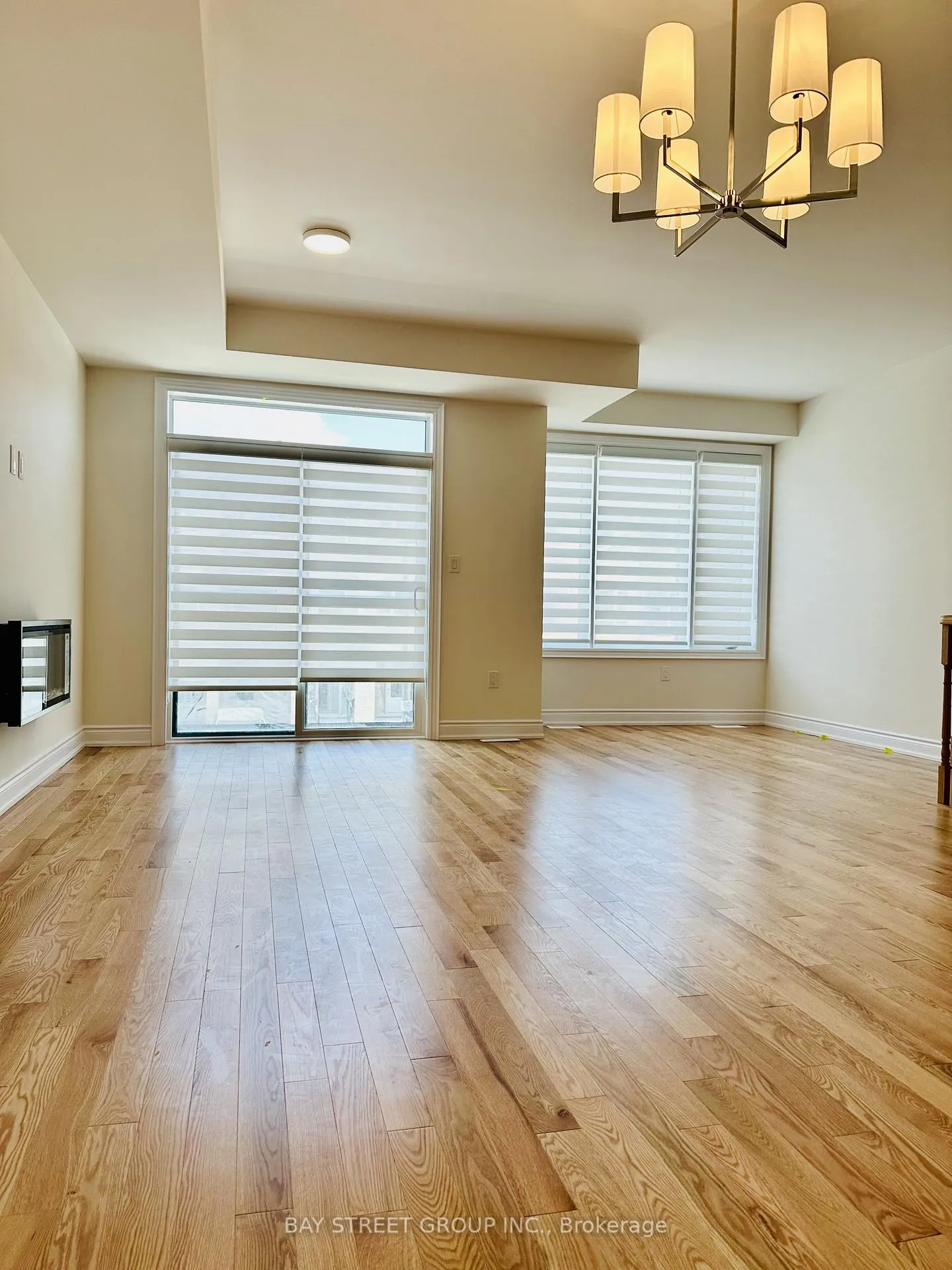 Photo 9 of 206 Tennant Circle, Vaughan, Vellore Village — HOMEH