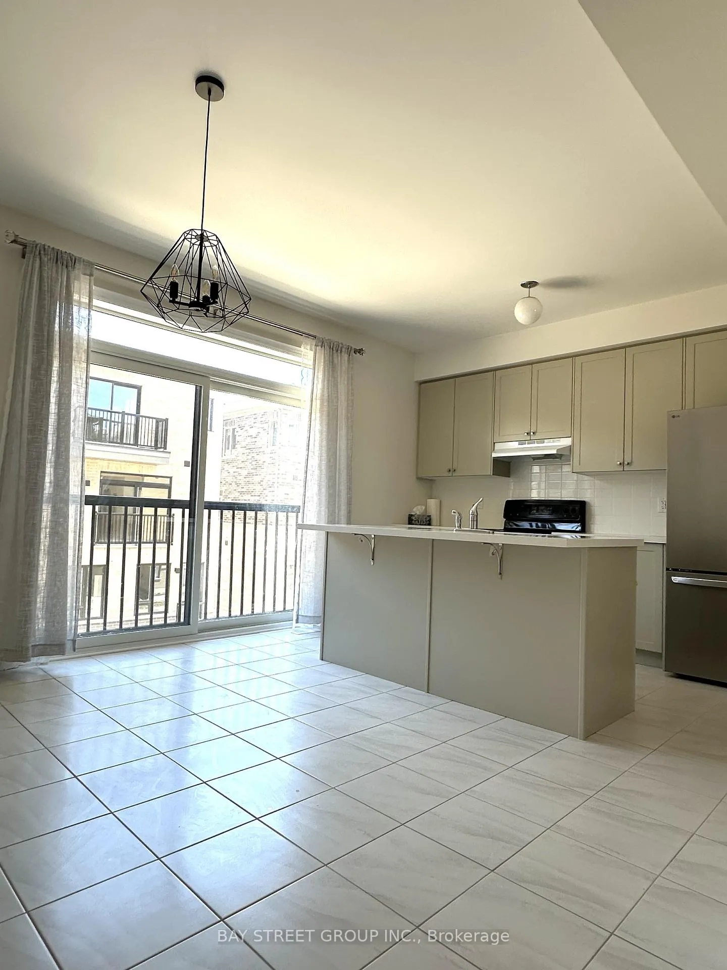 Photo 11 of 206 Tennant Circle, Vaughan, Vellore Village — HOMEH