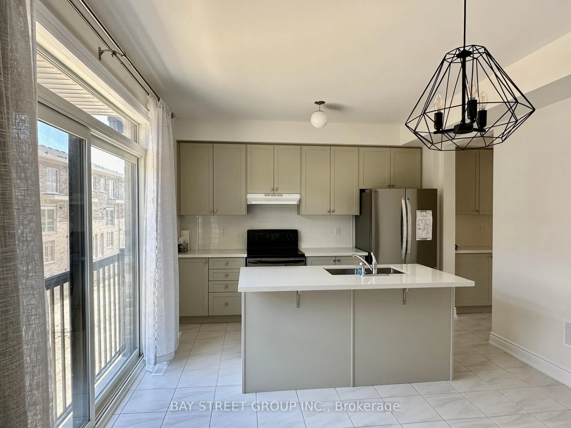 Photo 12 of 206 Tennant Circle, Vaughan, Vellore Village — HOMEH