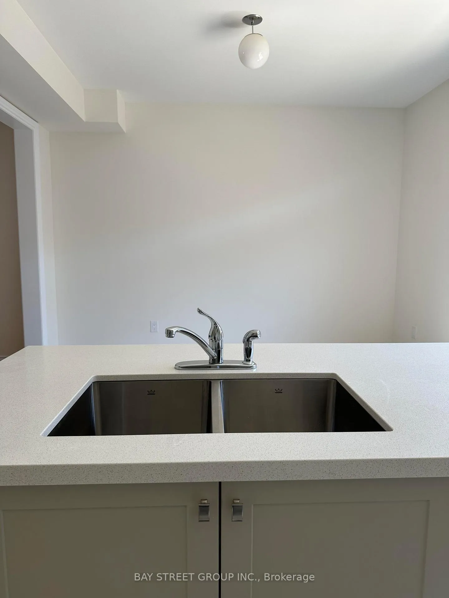 Photo 13 of 206 Tennant Circle, Vaughan, Vellore Village — HOMEH