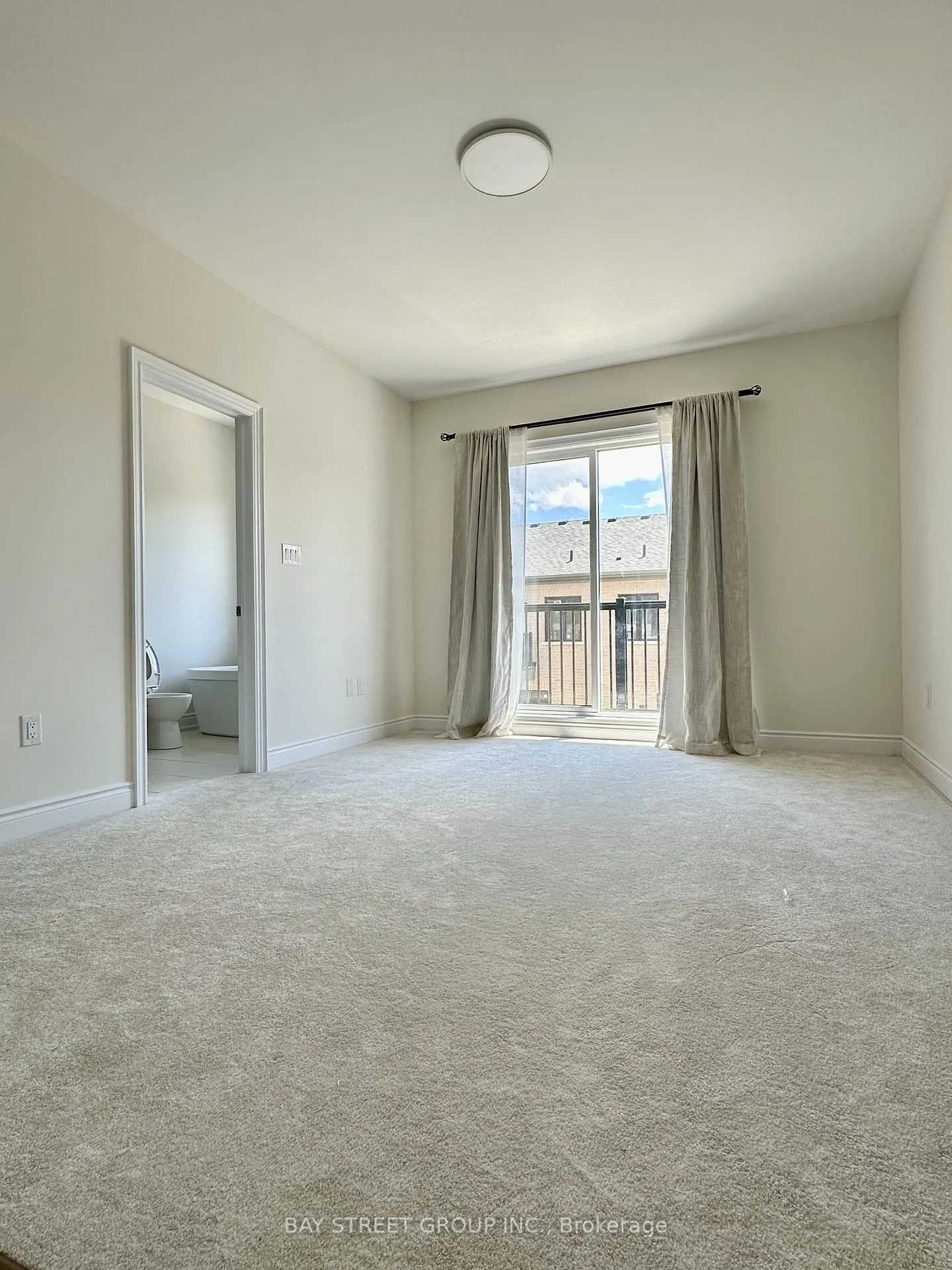 Photo 27 of 206 Tennant Circle, Vaughan, Vellore Village — HOMEH
