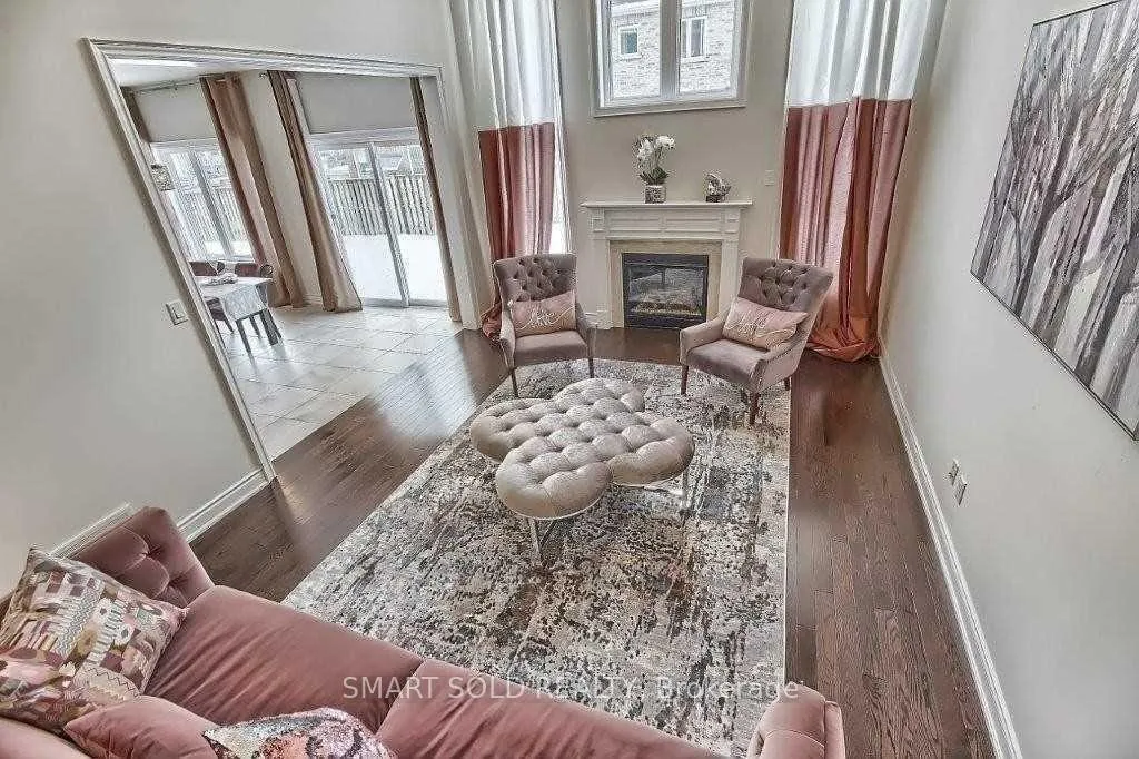 Photo 10 of 7 Barletta Drive, Vaughan, Patterson — HOMEH