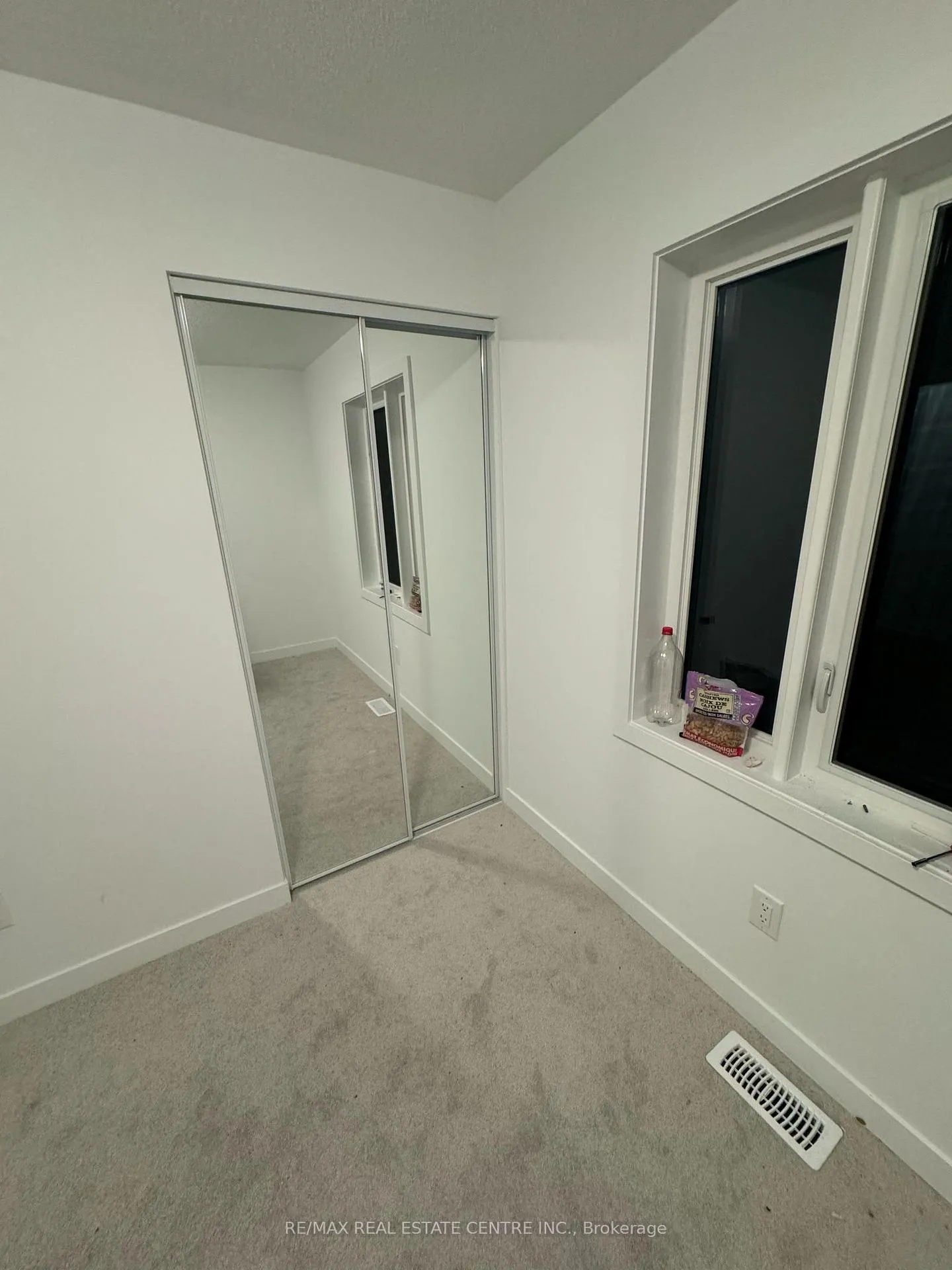 Photo 7 of 402 Parnian Pvt, Ottawa, Barrhaven - Half Moon Bay — HOMEH