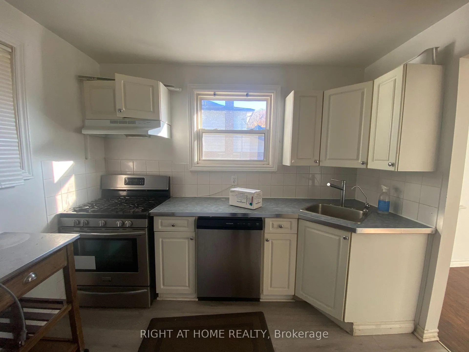 Photo 9 of 97 Galloway Road E, Scarborough, West Hill — HOMEH
