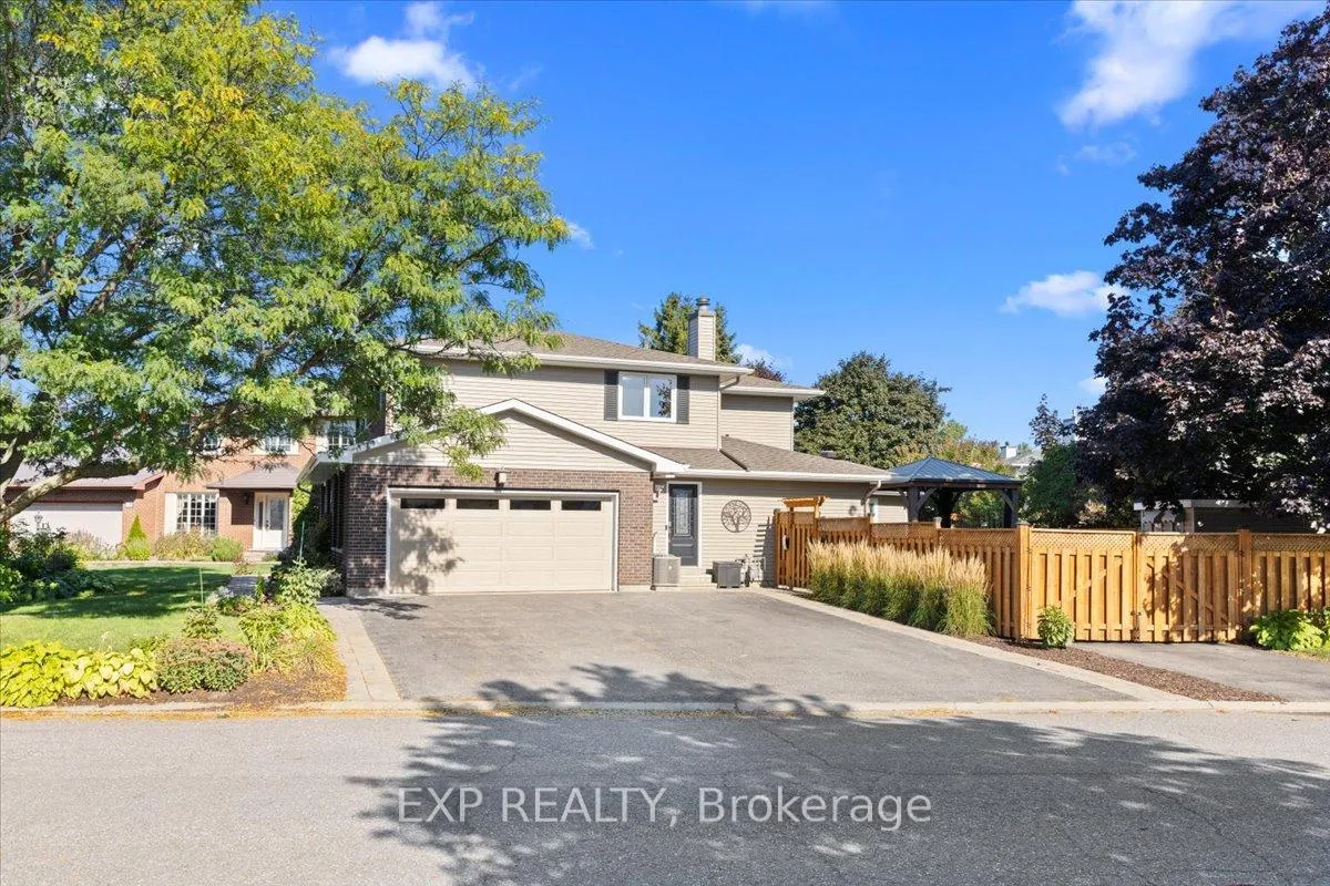 Photo 4 of 18 Ivylea Street, Ottawa, Craig Henry/Woodvale — HOMEH
