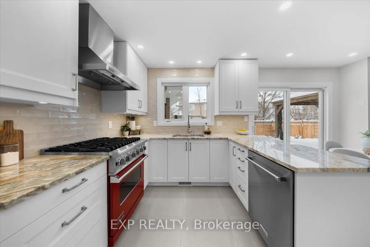 Photo 12 of 18 Ivylea Street, Ottawa, Craig Henry/Woodvale — HOMEH