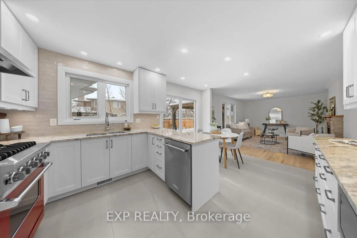 Photo 13 of 18 Ivylea Street, Ottawa, Craig Henry/Woodvale — HOMEH