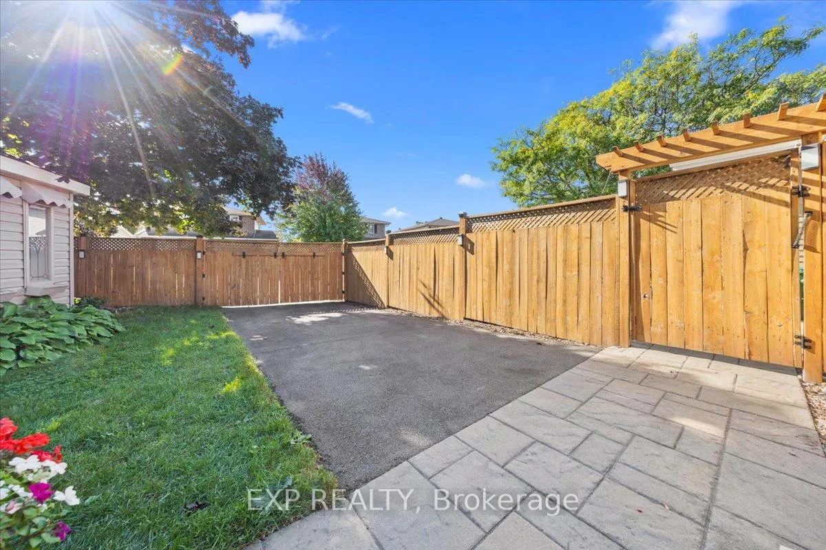 Photo 41 of 18 Ivylea Street, Ottawa, Craig Henry/Woodvale — HOMEH