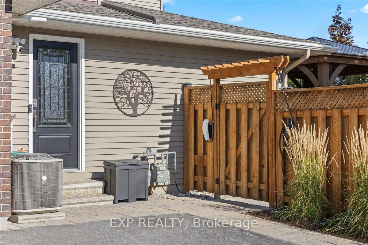 Photo 47 of 18 Ivylea Street, Ottawa, Craig Henry/Woodvale — HOMEH