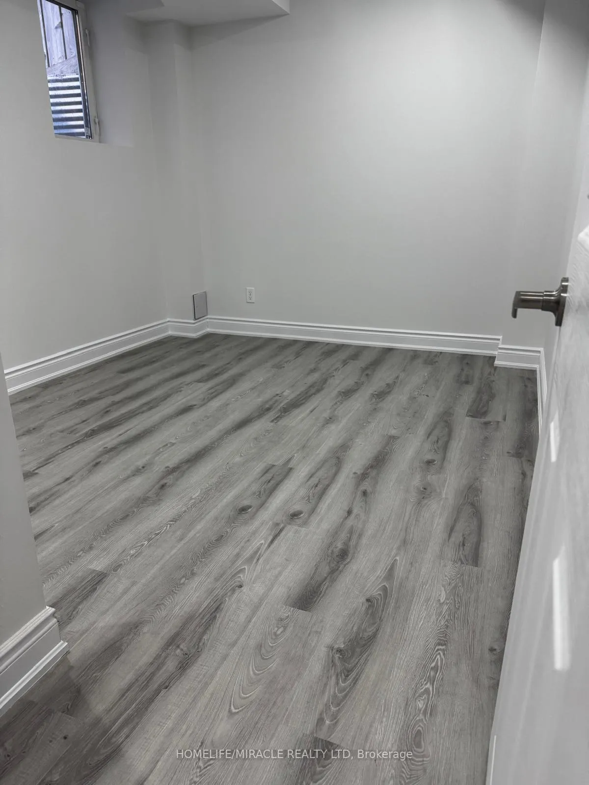 Photo 2 of 46 Meadowlark Drive, Halton Hills, Georgetown — HOMEH