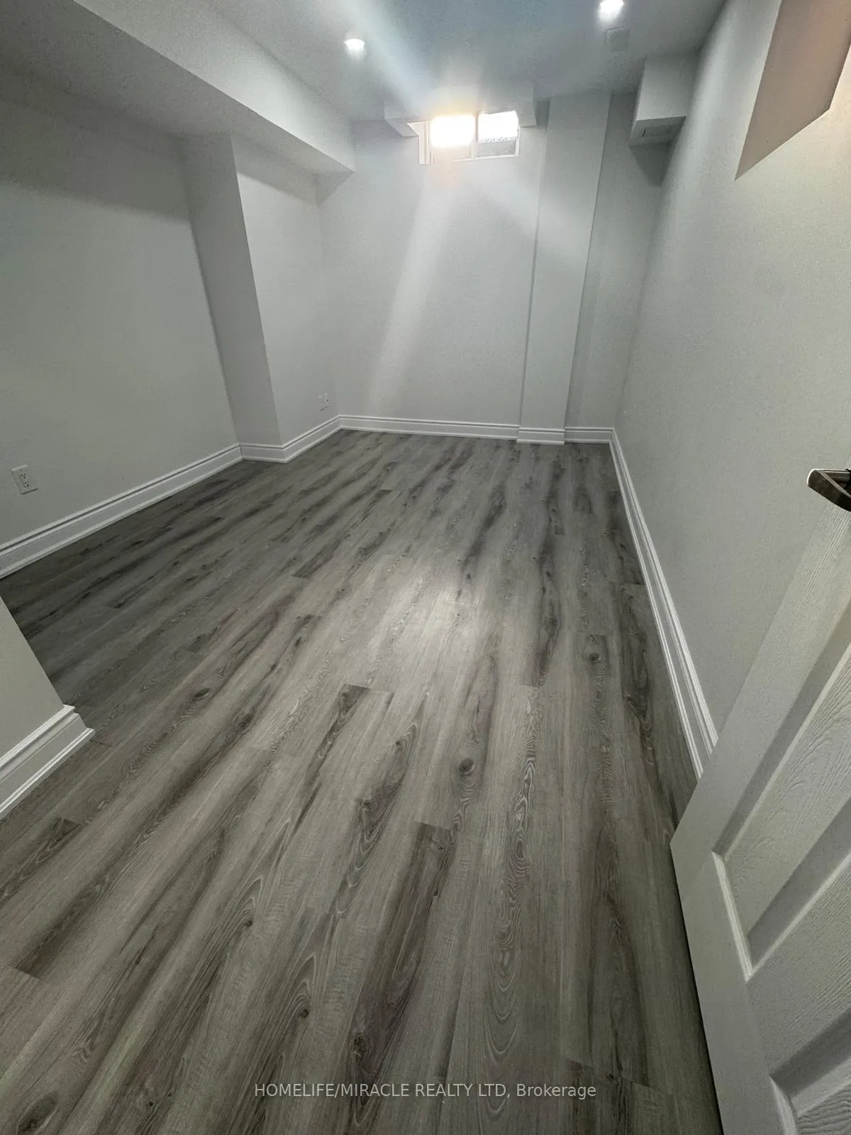 Photo 4 of 46 Meadowlark Drive, Halton Hills, Georgetown — HOMEH