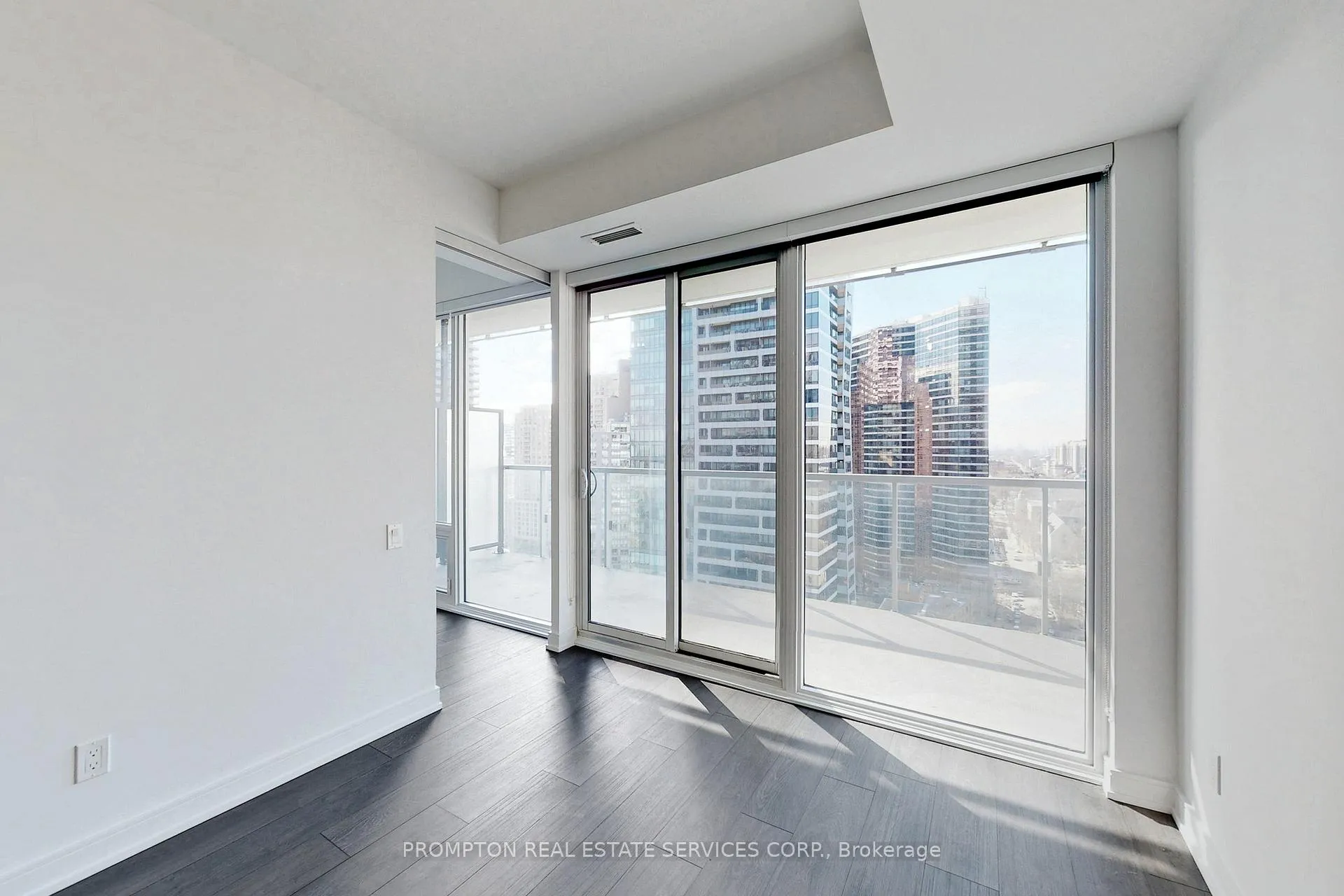 Photo 4 of Unit 1010, 3 Gloucester Street, Toronto, Church-Yonge Corridor — HOMEH