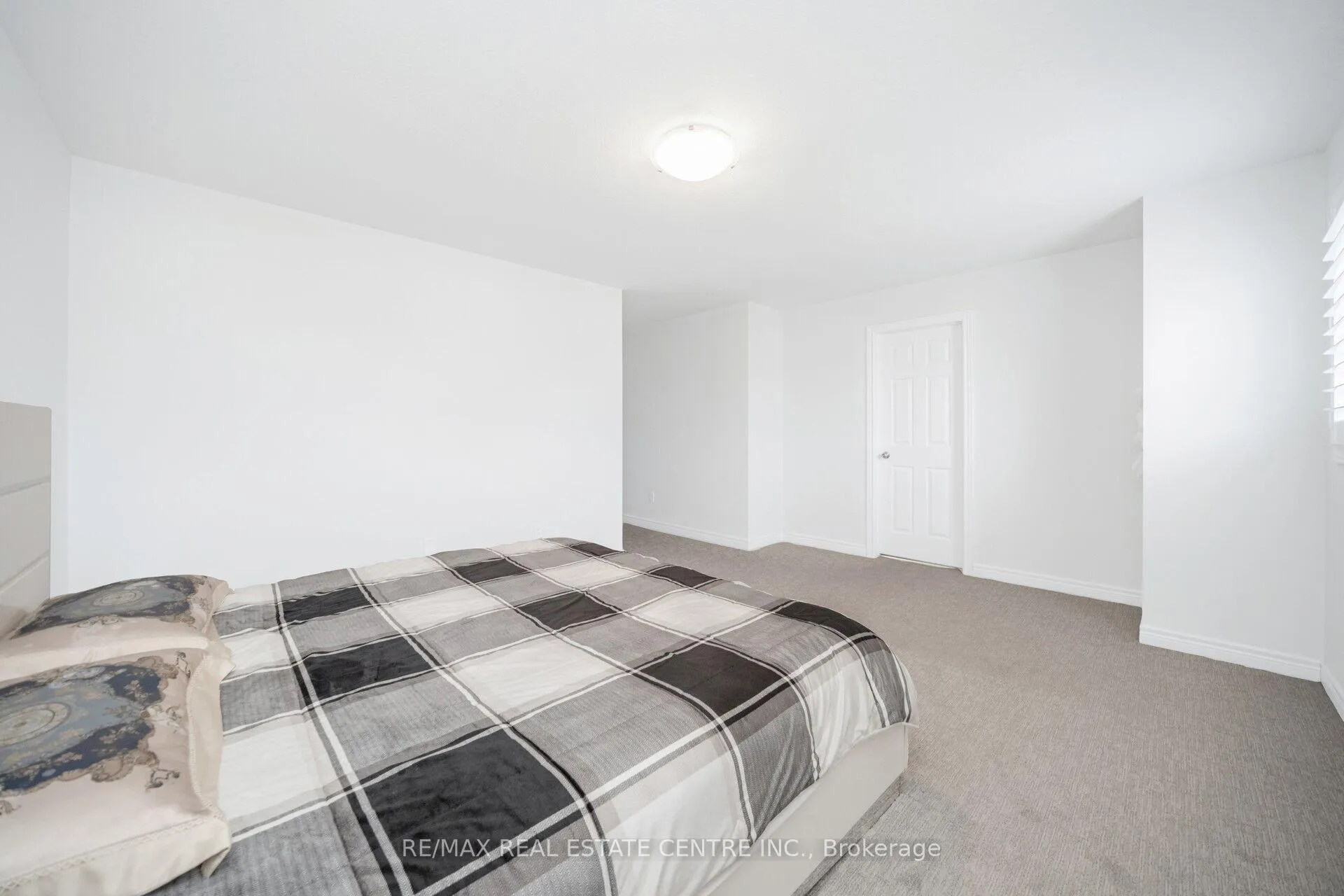 Photo 24 of 48 Arlington Parkway, Brant, Paris — HOMEH
