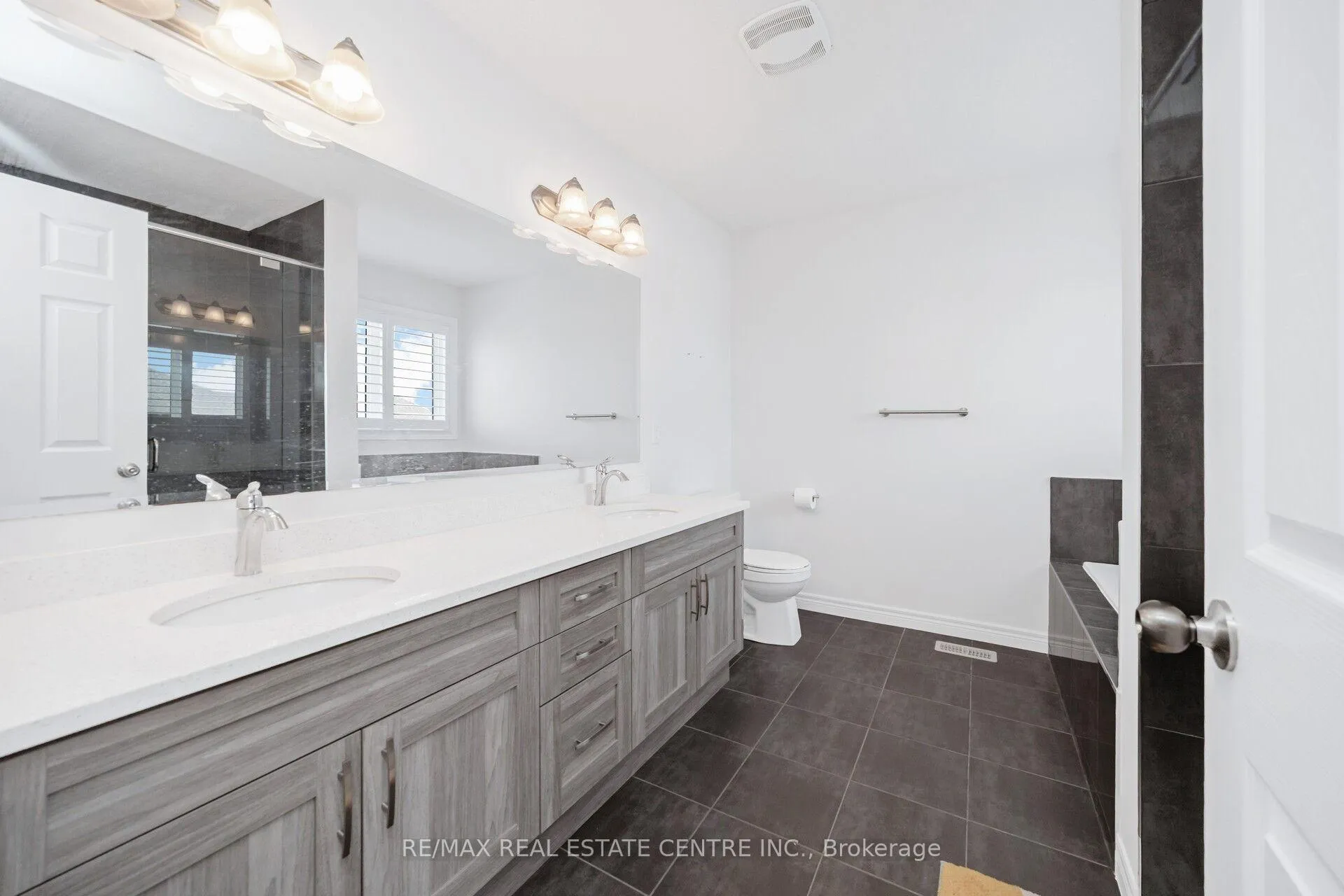 Photo 25 of 48 Arlington Parkway, Brant, Paris — HOMEH