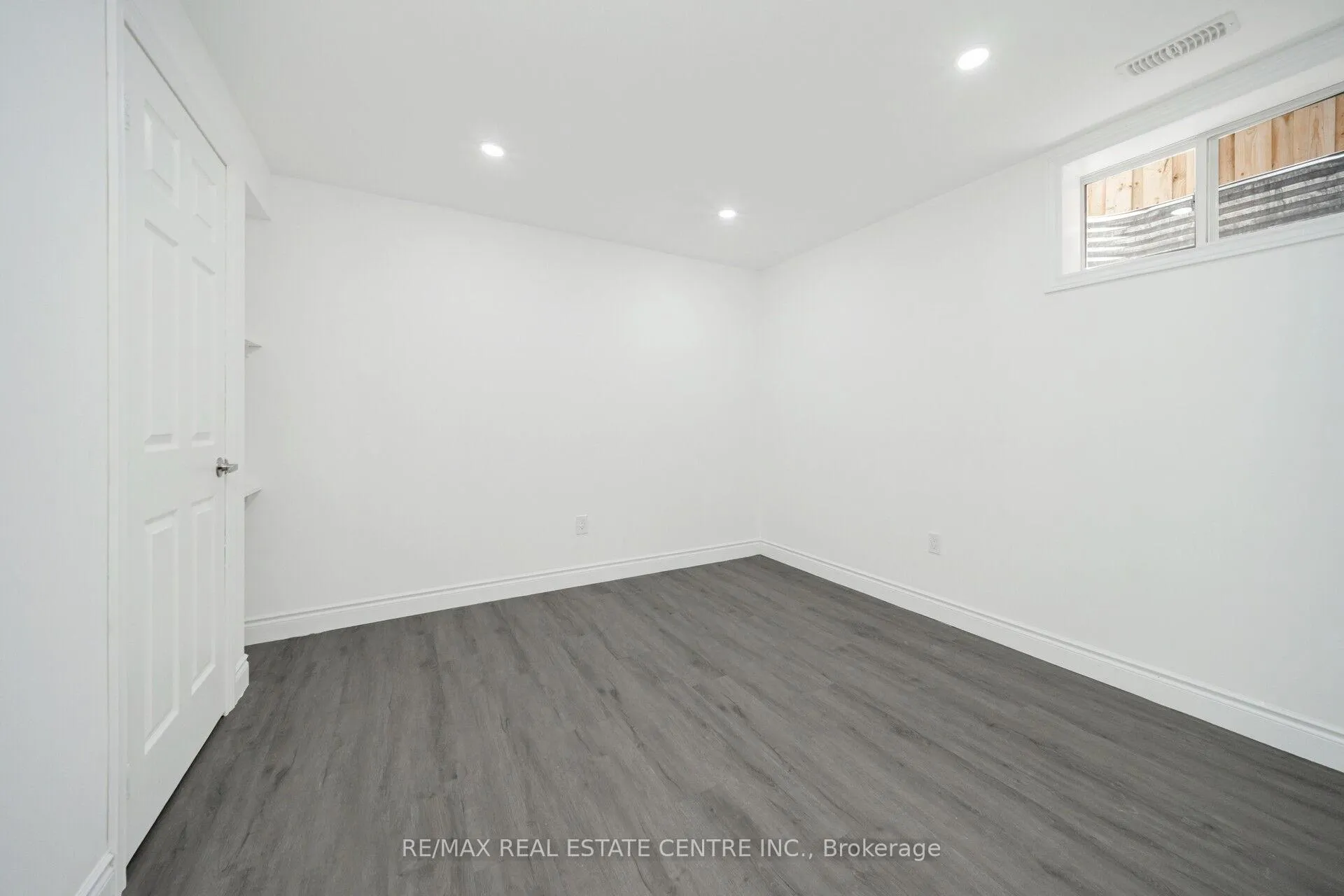 Photo 42 of 48 Arlington Parkway, Brant, Paris — HOMEH