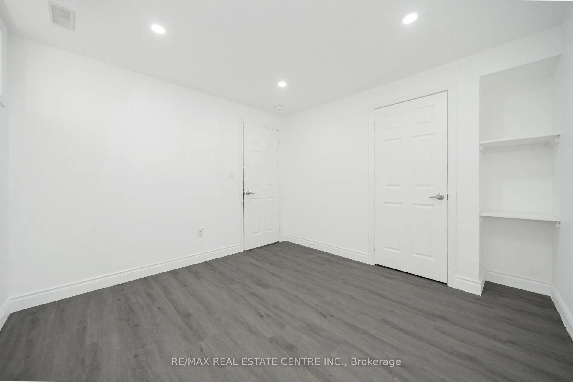 Photo 43 of 48 Arlington Parkway, Brant, Paris — HOMEH