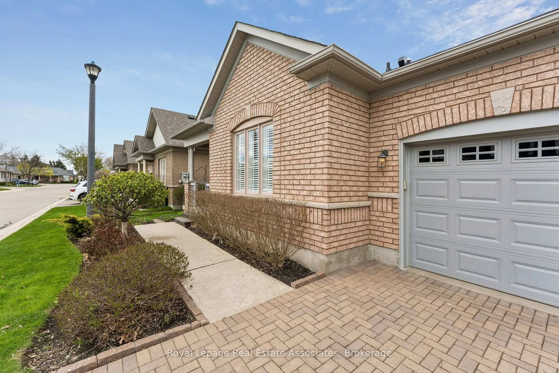 Photo 1 of 9 Falconwood Place, Brampton, Sandringham-Wellington — HOMEH
