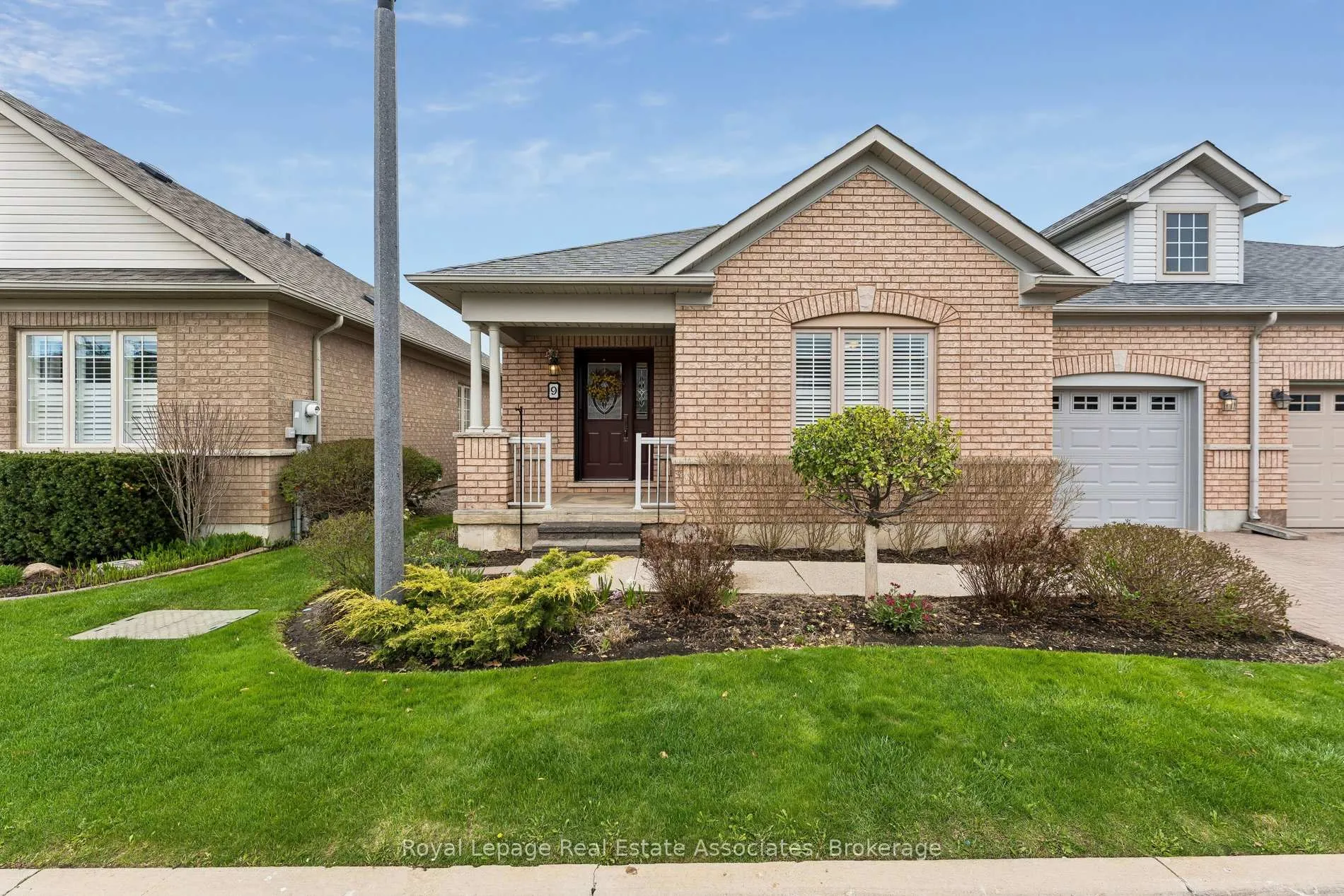 Photo 3 of 9 Falconwood Place, Brampton, Sandringham-Wellington — HOMEH