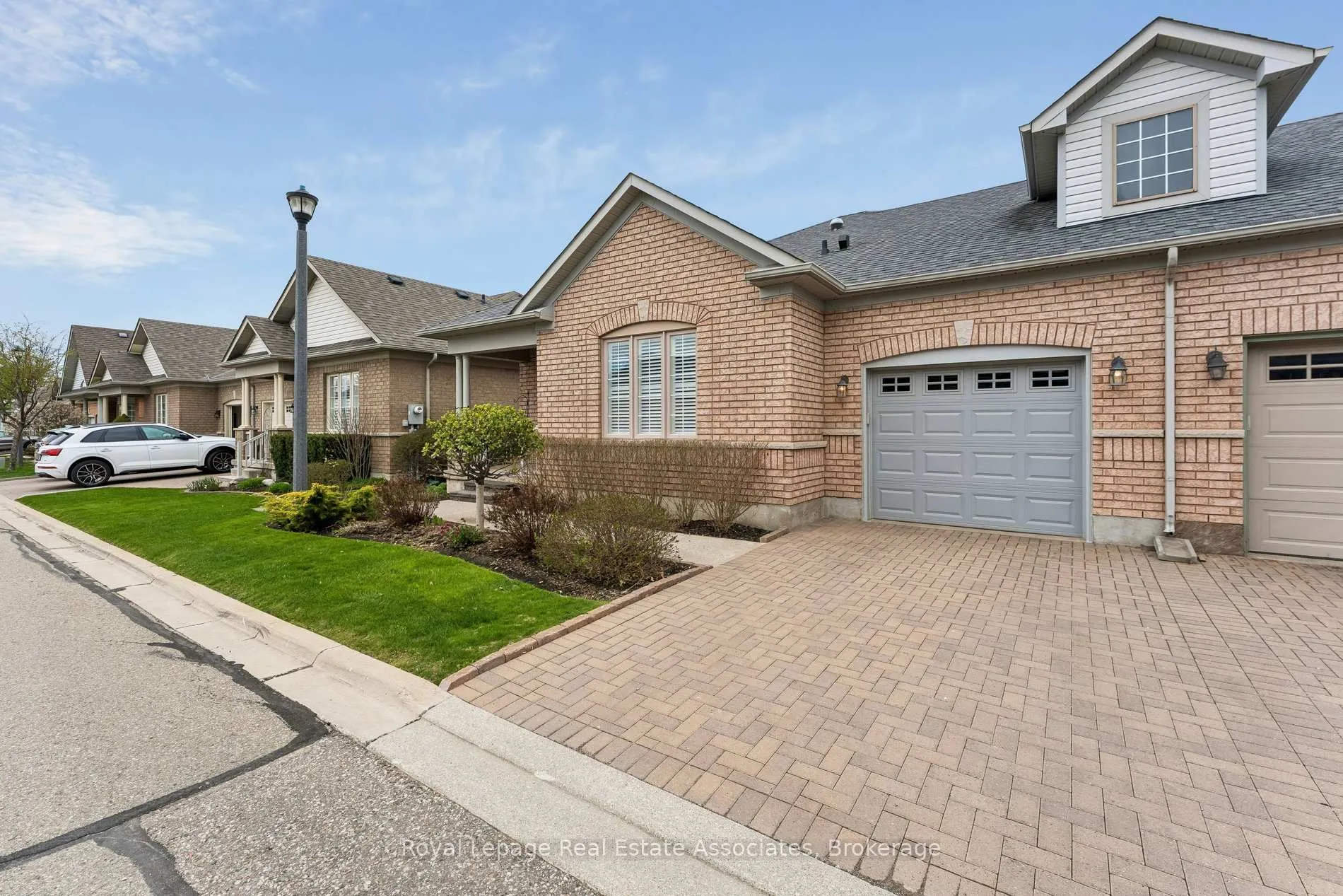 Photo 4 of 9 Falconwood Place, Brampton, Sandringham-Wellington — HOMEH