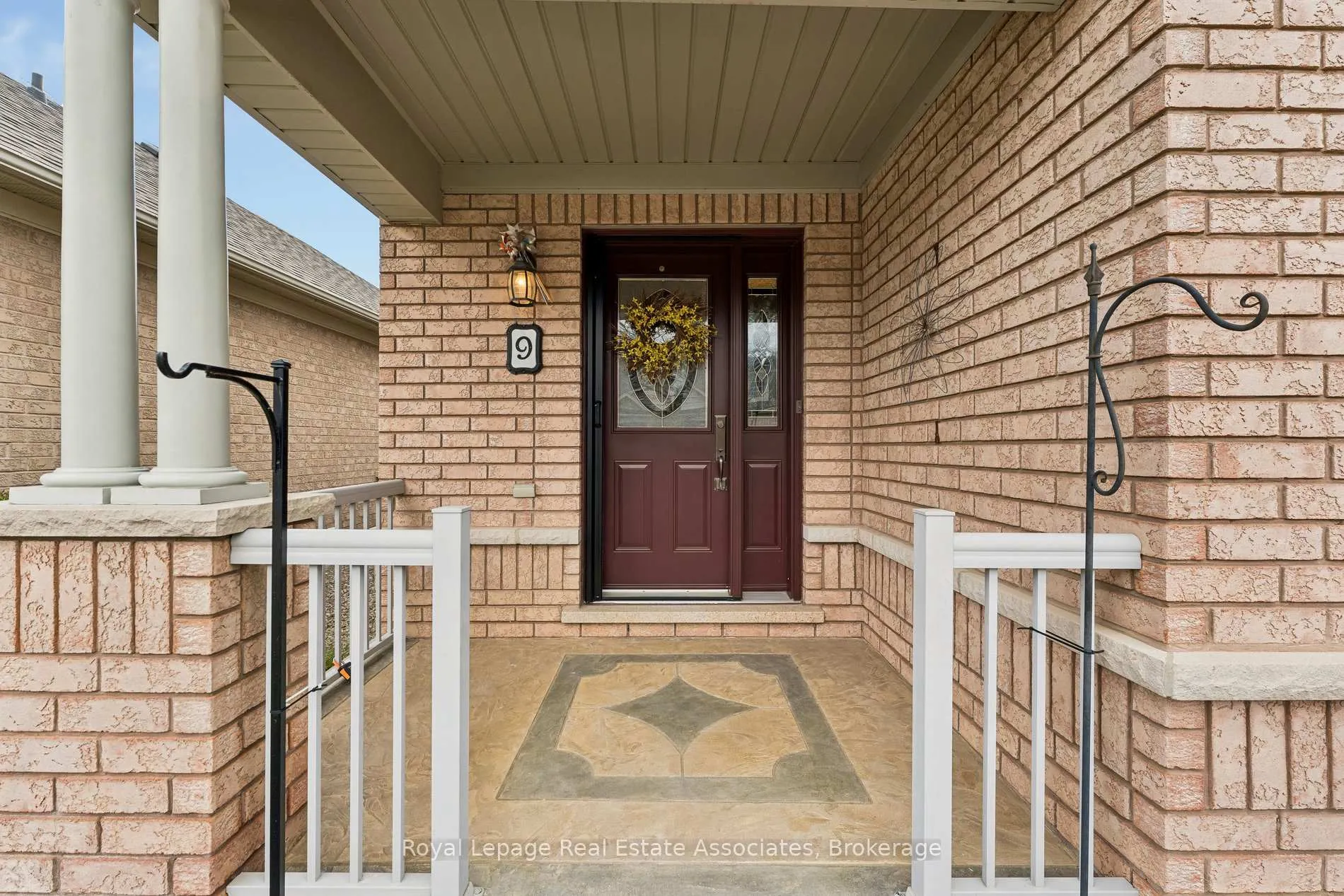 Photo 6 of 9 Falconwood Place, Brampton, Sandringham-Wellington — HOMEH