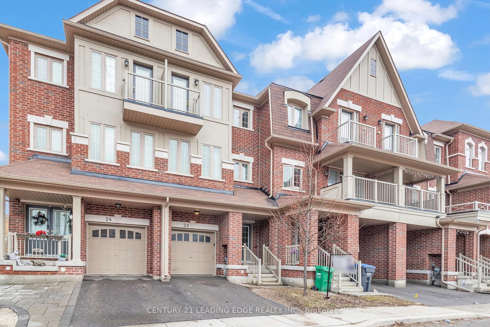 Photo 2 of 26 Shiff Crescent, Brampton, Heart Lake East — HOMEH