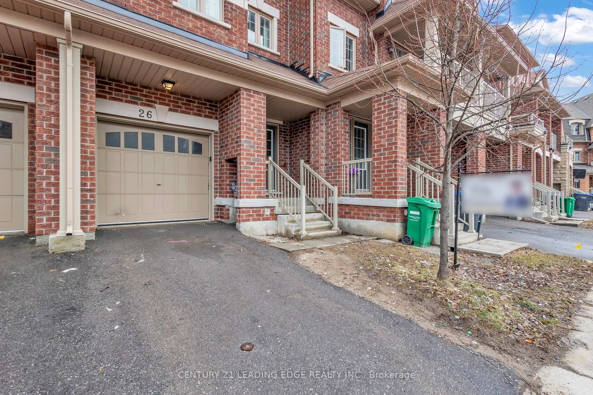 Photo 3 of 26 Shiff Crescent, Brampton, Heart Lake East — HOMEH