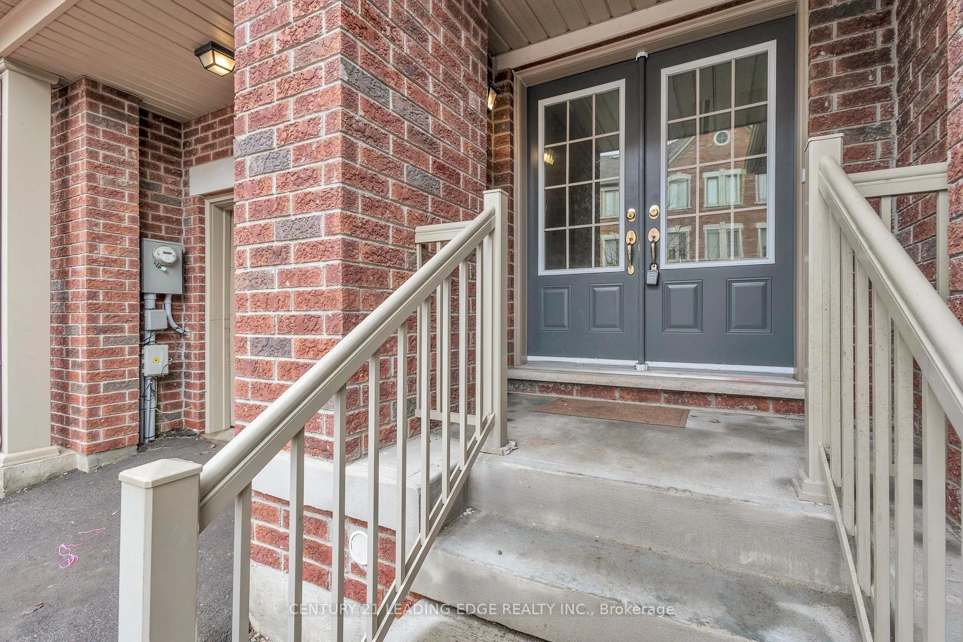 Photo 4 of 26 Shiff Crescent, Brampton, Heart Lake East — HOMEH