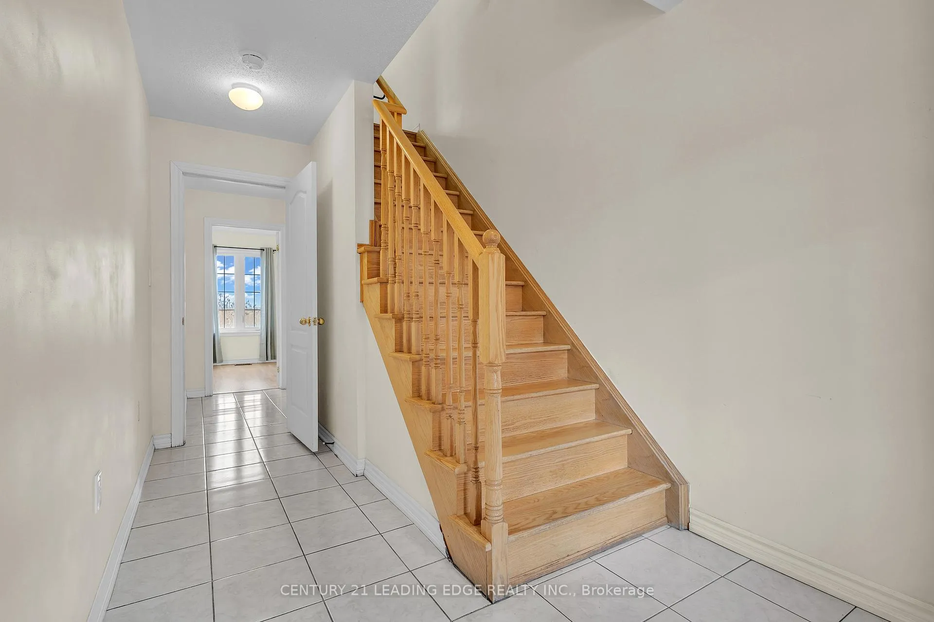 Photo 6 of 26 Shiff Crescent, Brampton, Heart Lake East — HOMEH