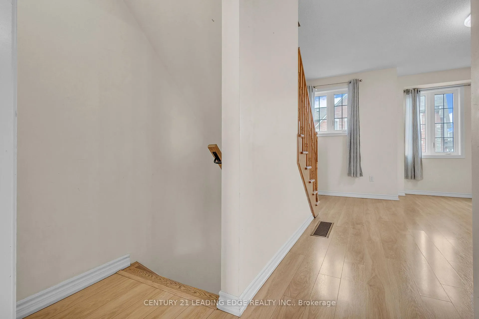 Photo 11 of 26 Shiff Crescent, Brampton, Heart Lake East — HOMEH