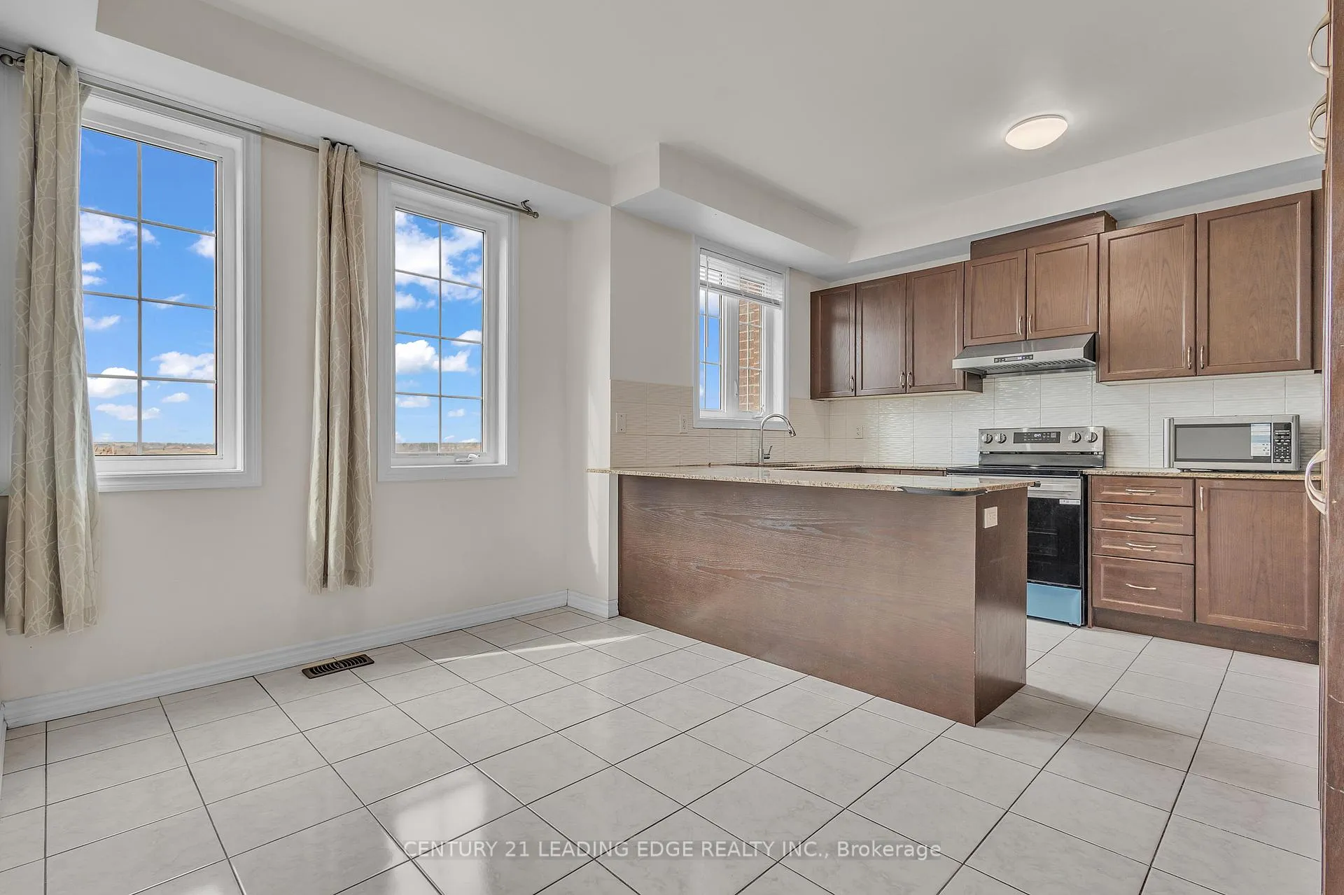 Photo 21 of 26 Shiff Crescent, Brampton, Heart Lake East — HOMEH