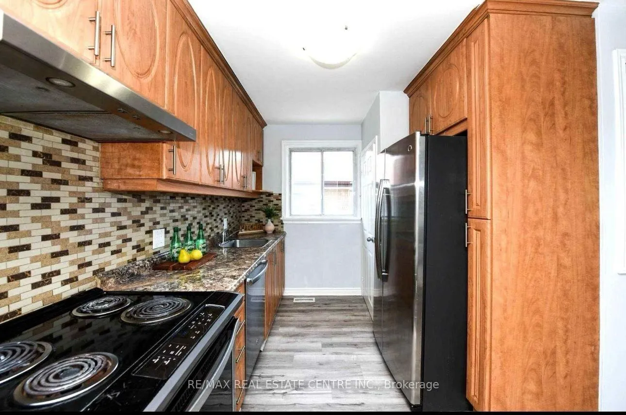 Photo 6 of 47 Corby Cres - Main, Brampton, Brampton South — HOMEH
