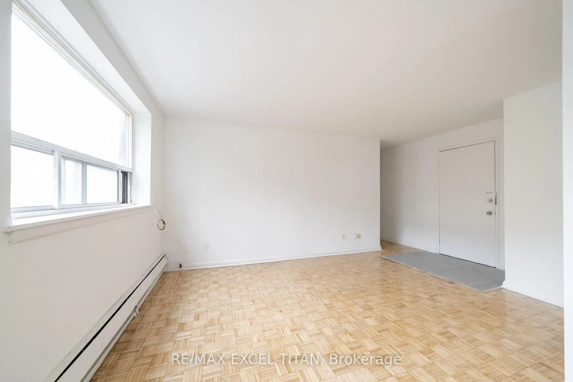 Photo 3 of Unit 106, 4 Hill Heights Road, Etobicoke, Stonegate-Queensway — HOMEH