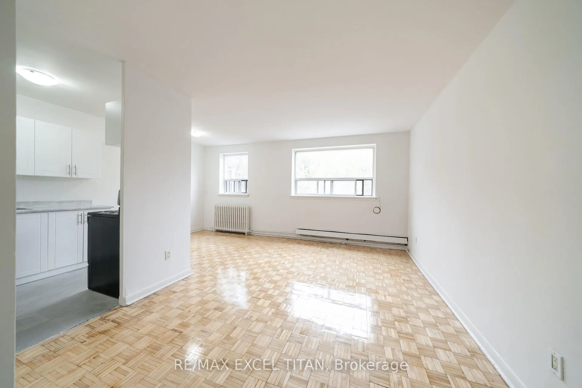 Photo 7 of Unit 106, 4 Hill Heights Road, Etobicoke, Stonegate-Queensway — HOMEH